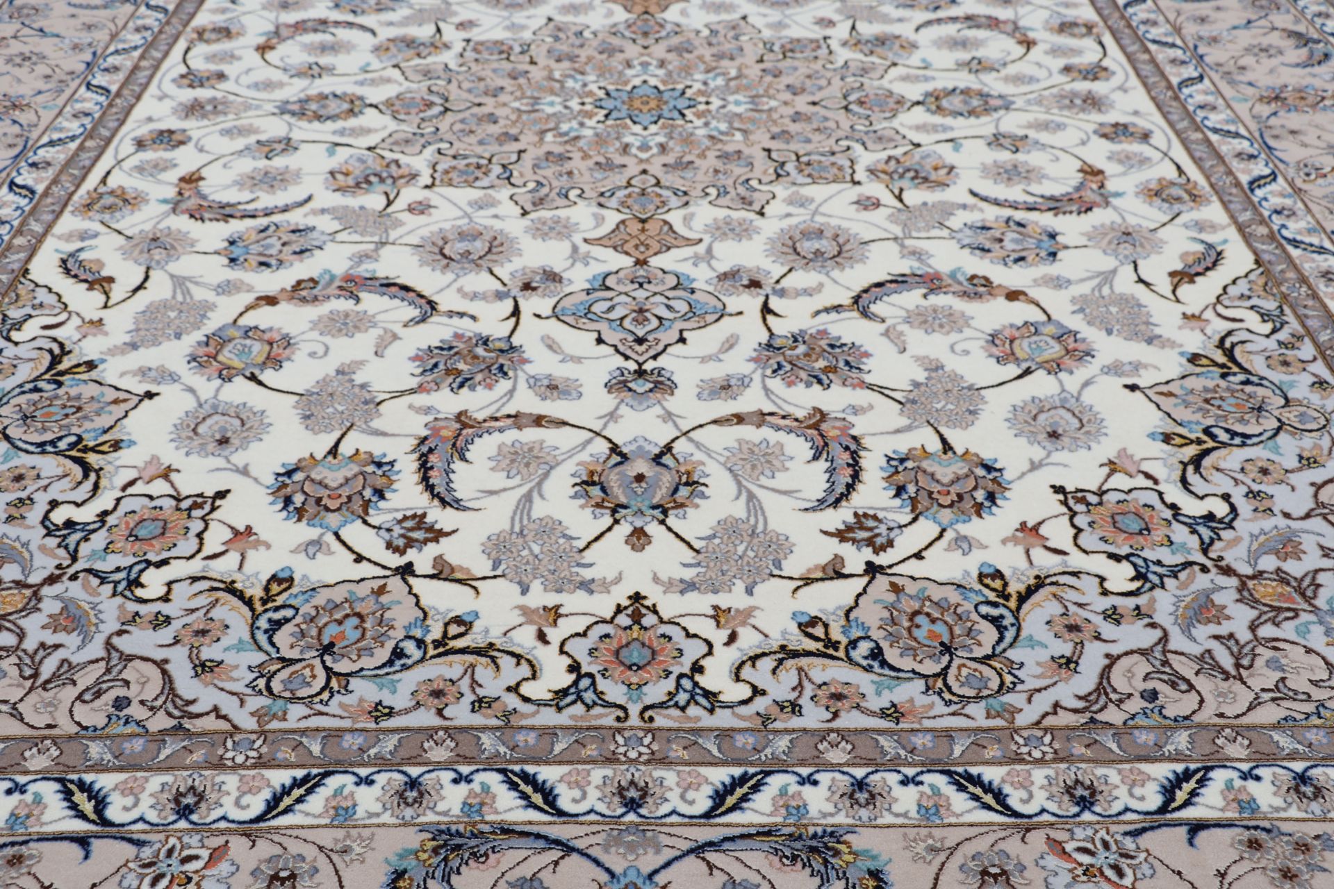 Isfahan Perserteppich 210 × 302 cm aus Wolle & Seide, handgeknüpft