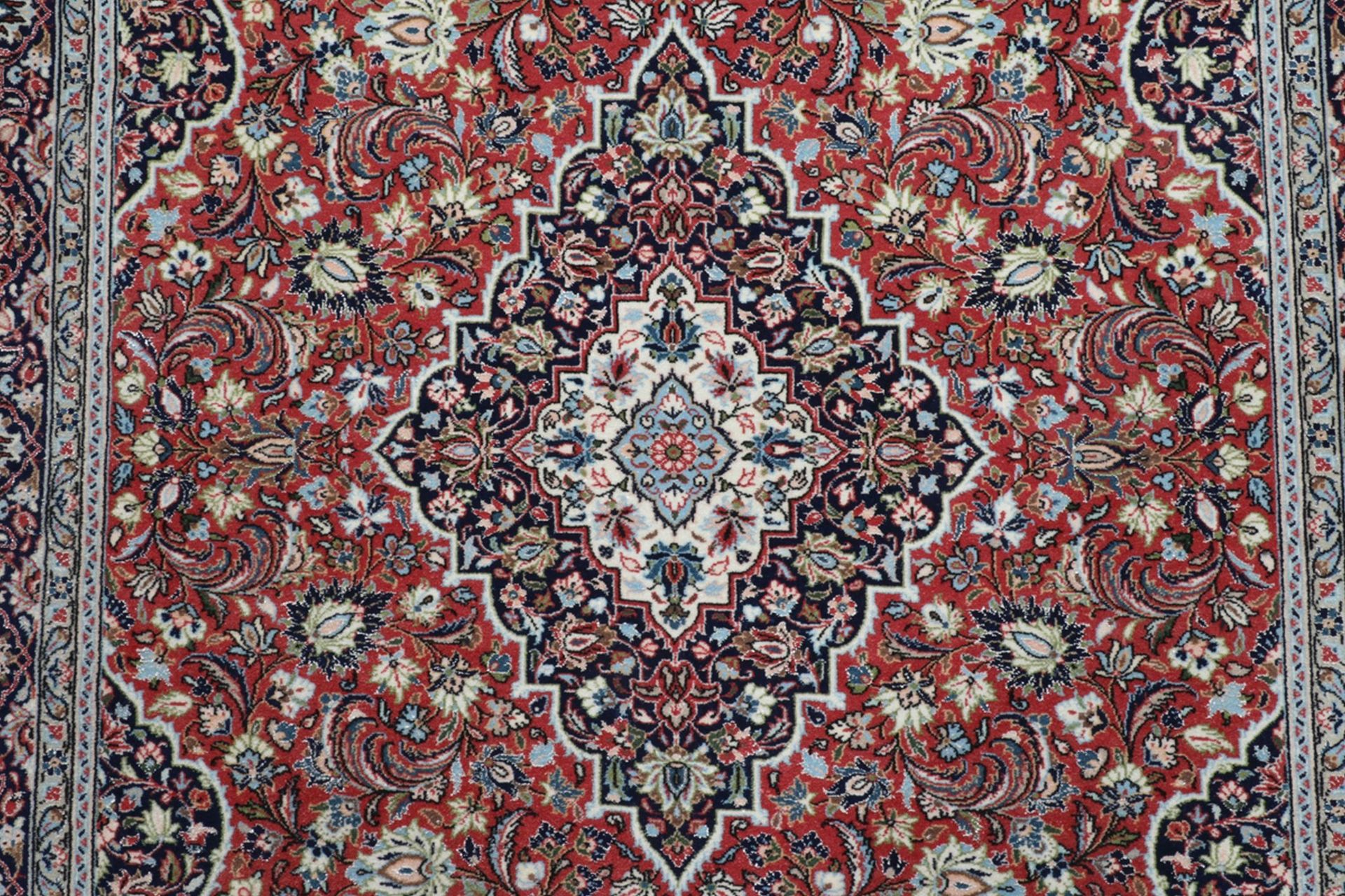Isfahan Perserteppich aus Iran, 105 × 158 cm