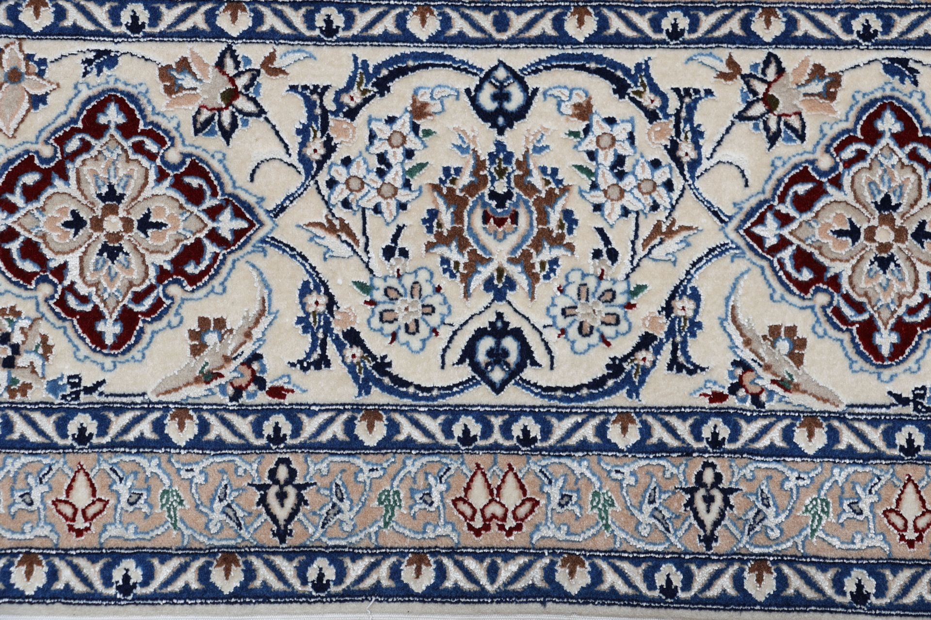 Nain Perserteppich 220 × 320 cm aus Wolle & Seide, handgeknüpft