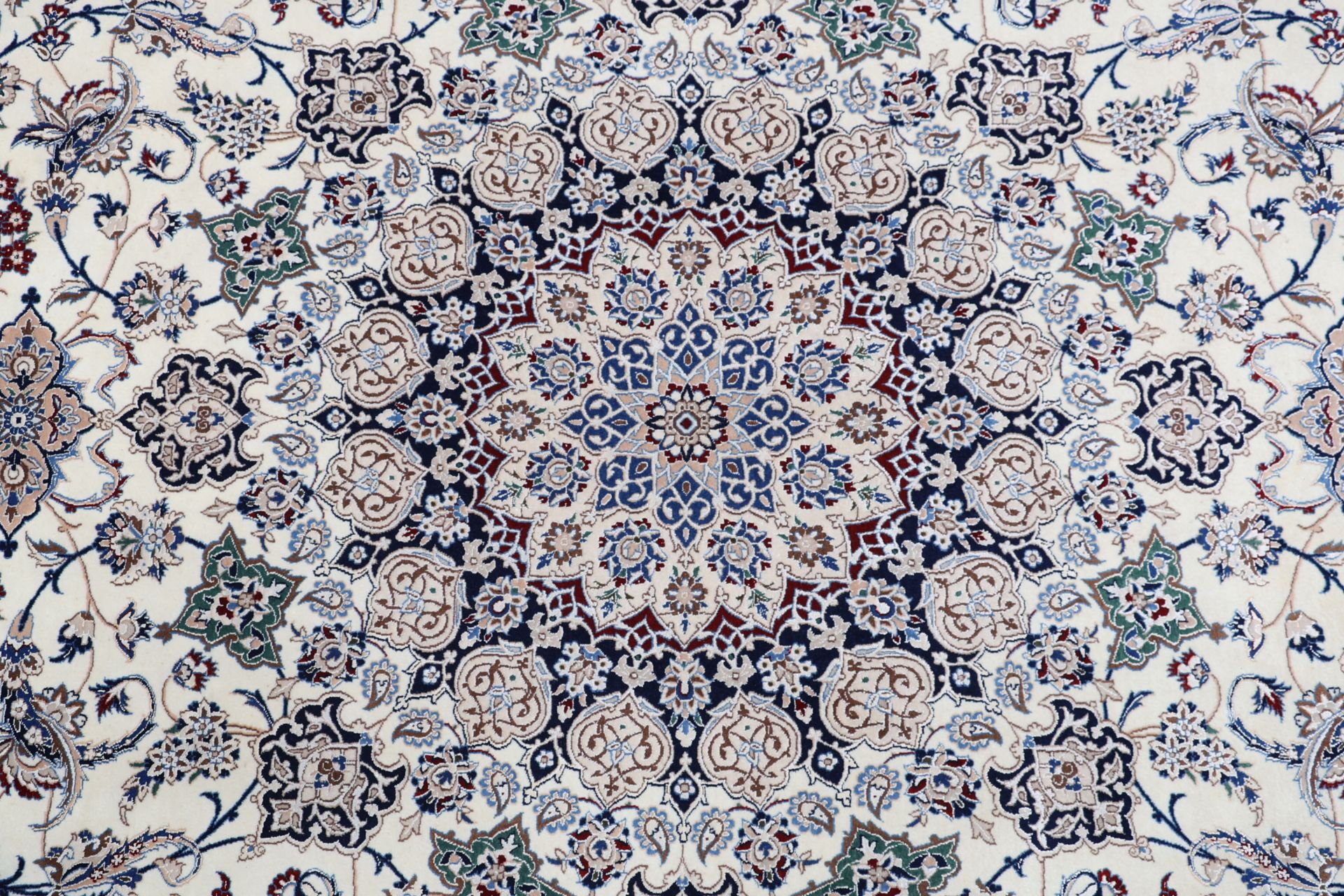 Nain Perserteppich 220 × 320 cm aus Wolle & Seide, handgeknüpft