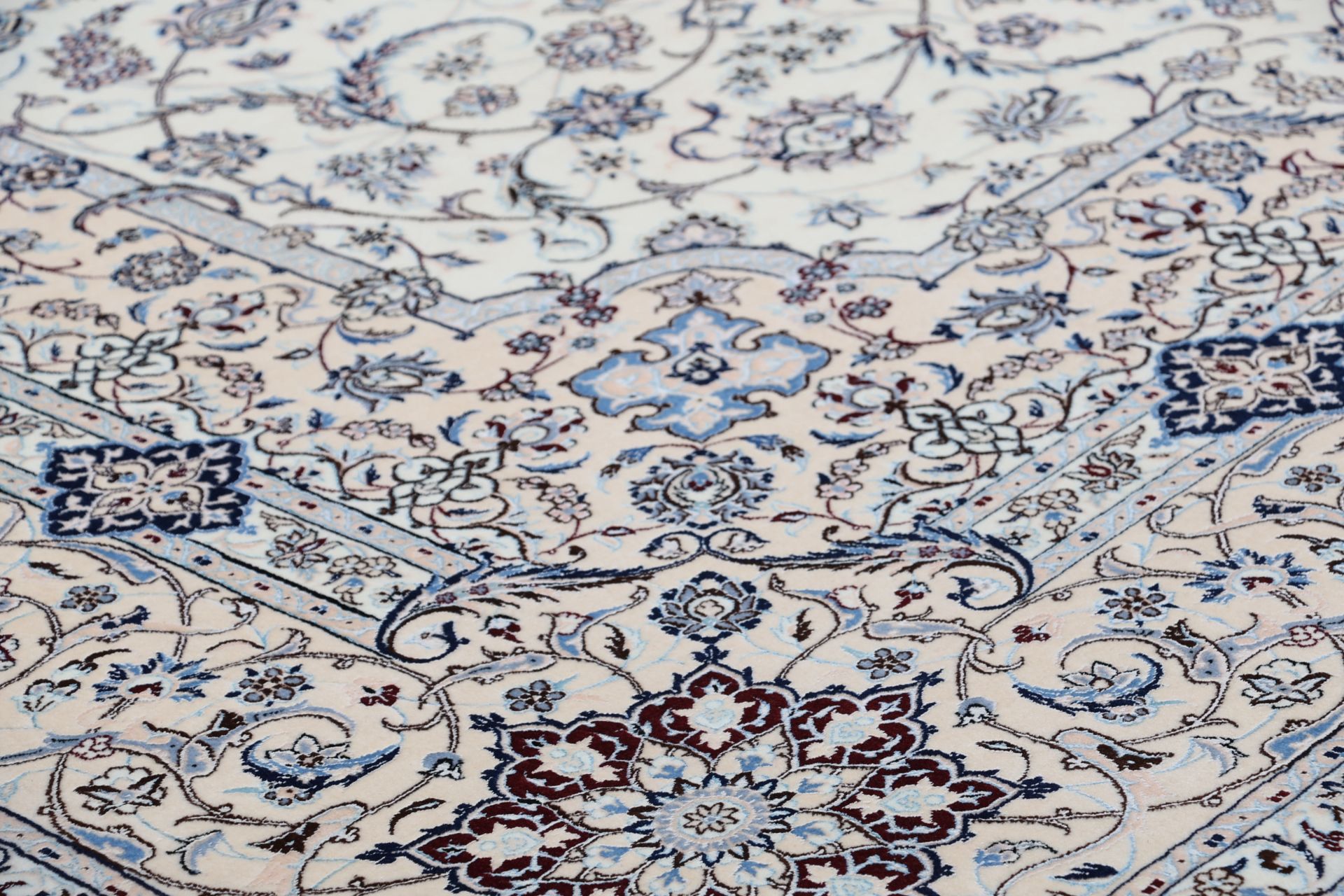 Nain Perserteppich aus Iran, 219 × 323 cm