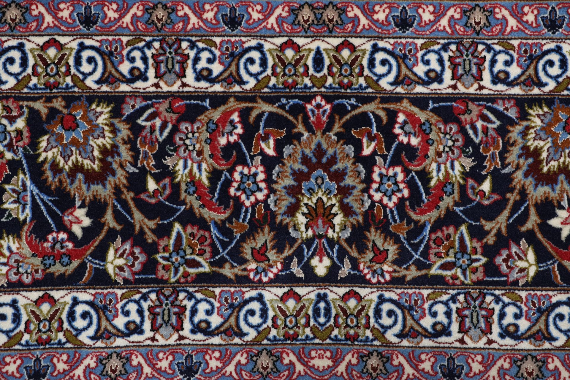 perserteppich-isfahan-200-x-310-cm-schurwolle-seide-handgeknupft-17 Isfahan Perserteppich 200 × 310 cm aus Wolle & Seide, handgeknüpft