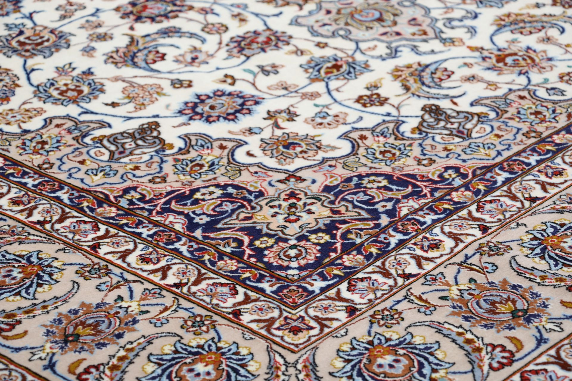 perserteppich-isfahan-207-x-310-cm-schurwolle-seide-handgeknupft-8 Isfahan Perserteppich aus Iran, 207 × 310 cm
