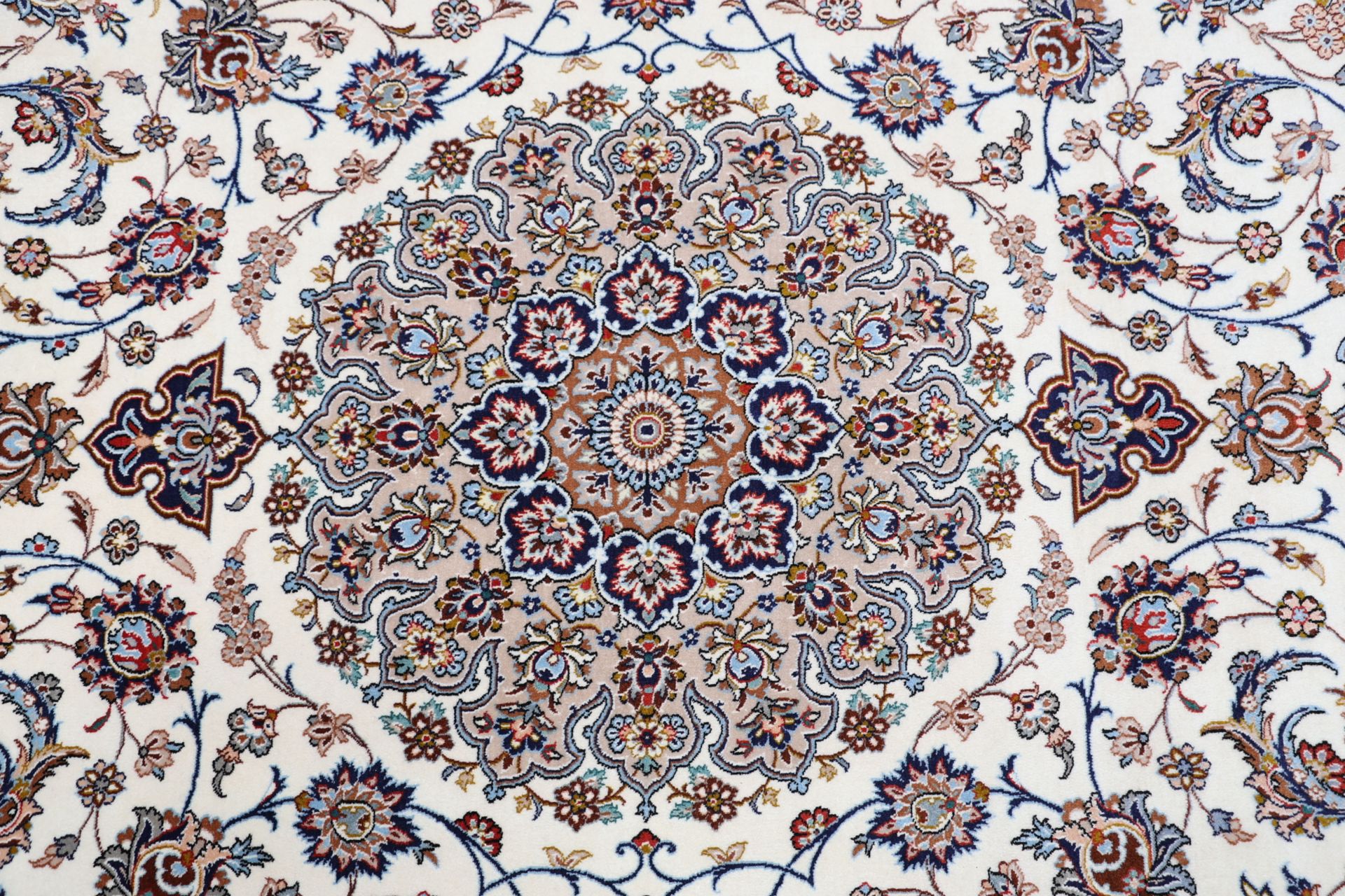 perserteppich-isfahan-207-x-310-cm-schurwolle-seide-handgeknupft-12 Isfahan Perserteppich aus Iran, 207 × 310 cm