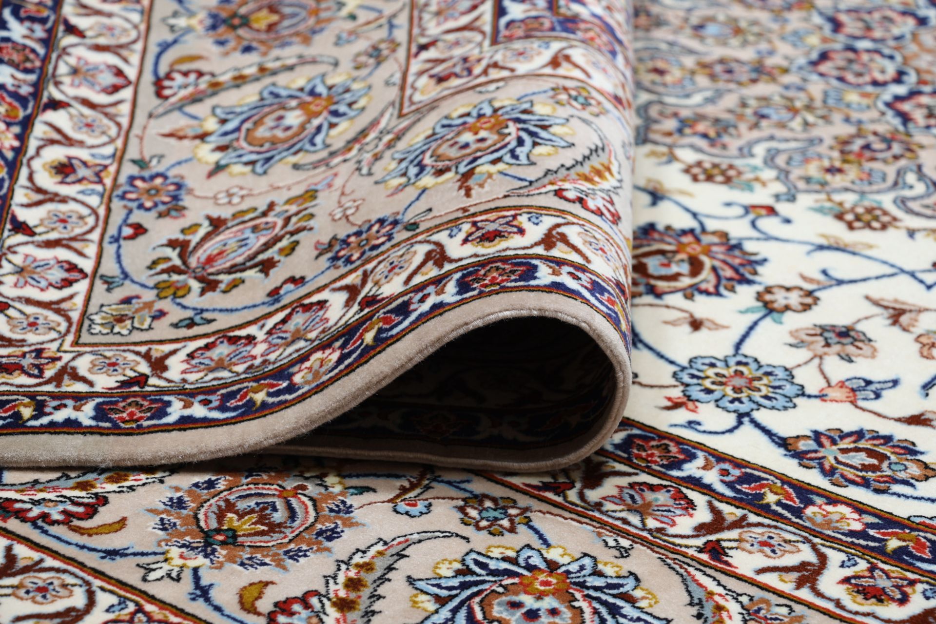 perserteppich-isfahan-207-x-310-cm-schurwolle-seide-handgeknupft-13 Isfahan Perserteppich aus Iran, 207 × 310 cm