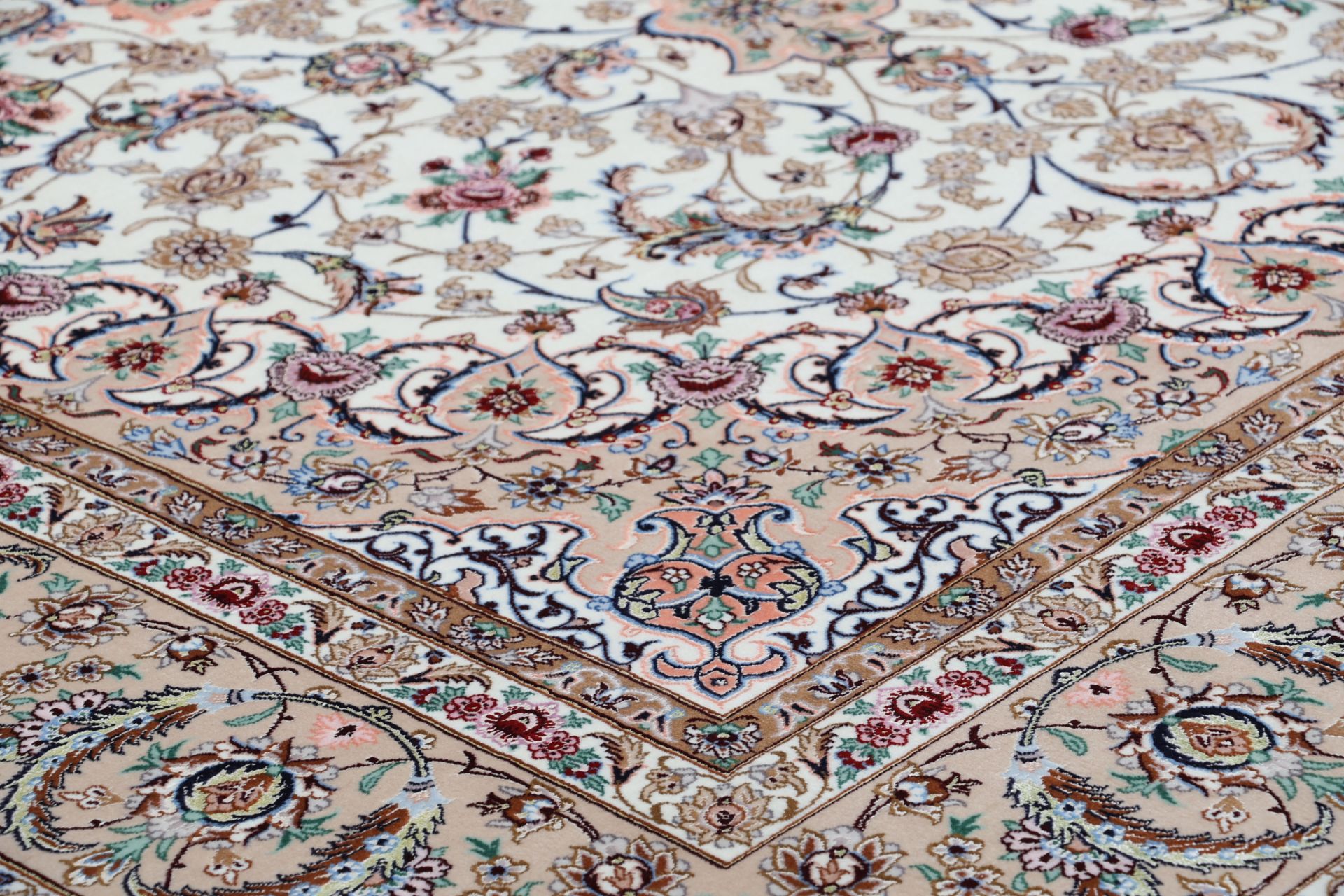 perserteppich-isfahan-210-x-314-cm-schurwolle-seide-handgeknupft-4 Isfahan Perserteppich 210 × 314 cm aus Wolle & Seide, handgeknüpft