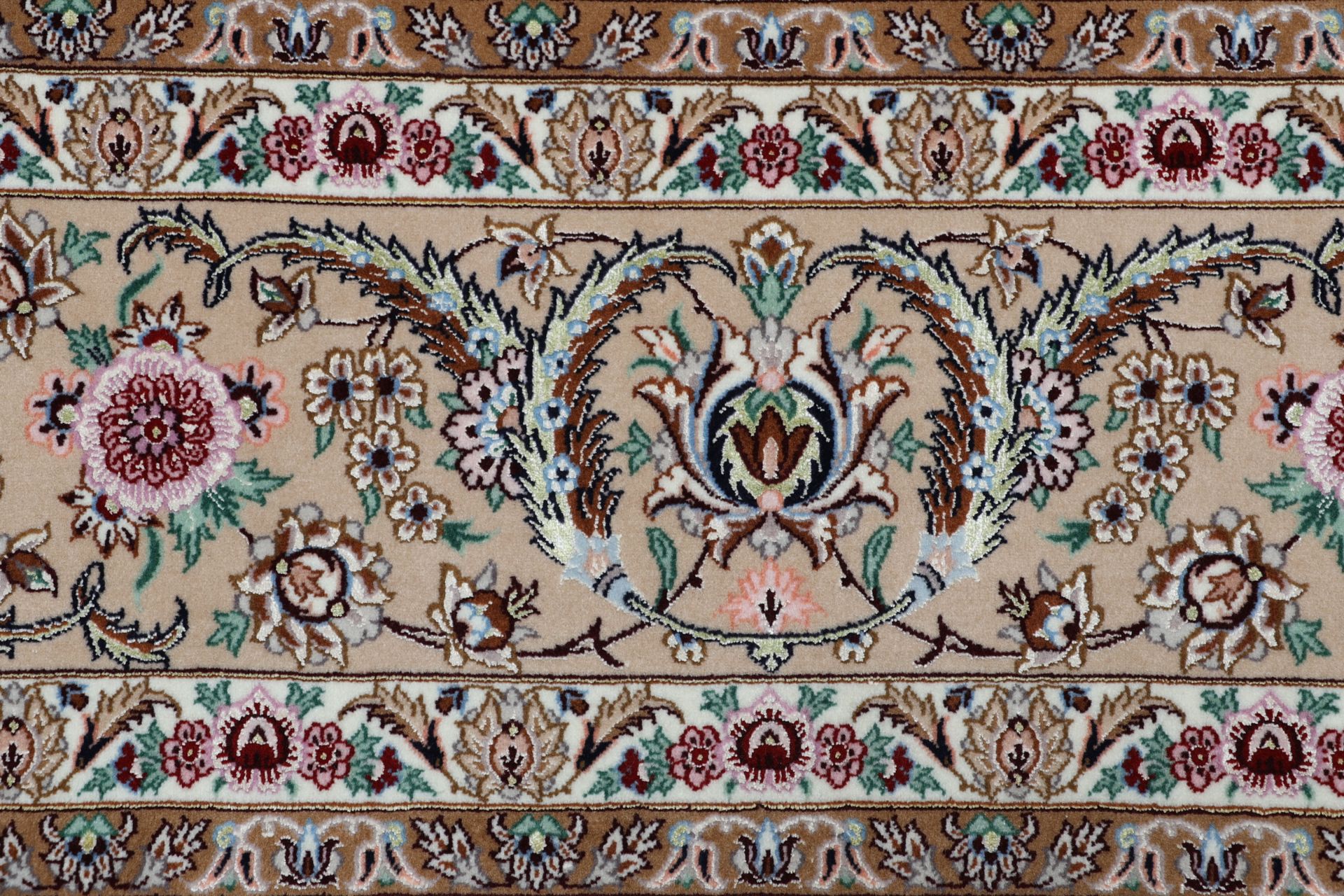 perserteppich-isfahan-210-x-314-cm-schurwolle-seide-handgeknupft-7 Isfahan Perserteppich 210 × 314 cm aus Wolle & Seide, handgeknüpft