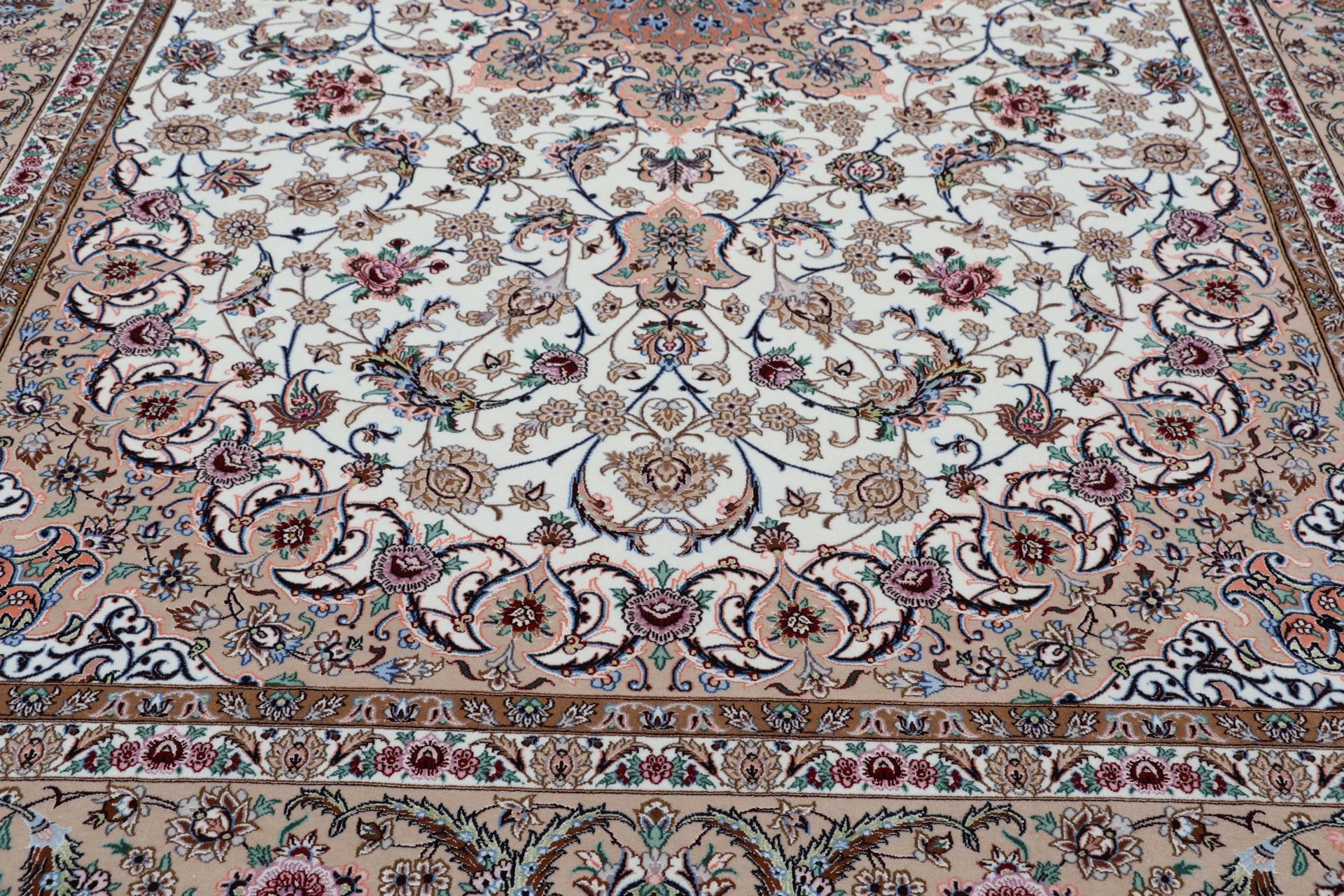 perserteppich-isfahan-210-x-314-cm-schurwolle-seide-handgeknupft-11 Isfahan Perserteppich 210 × 314 cm aus Wolle & Seide, handgeknüpft