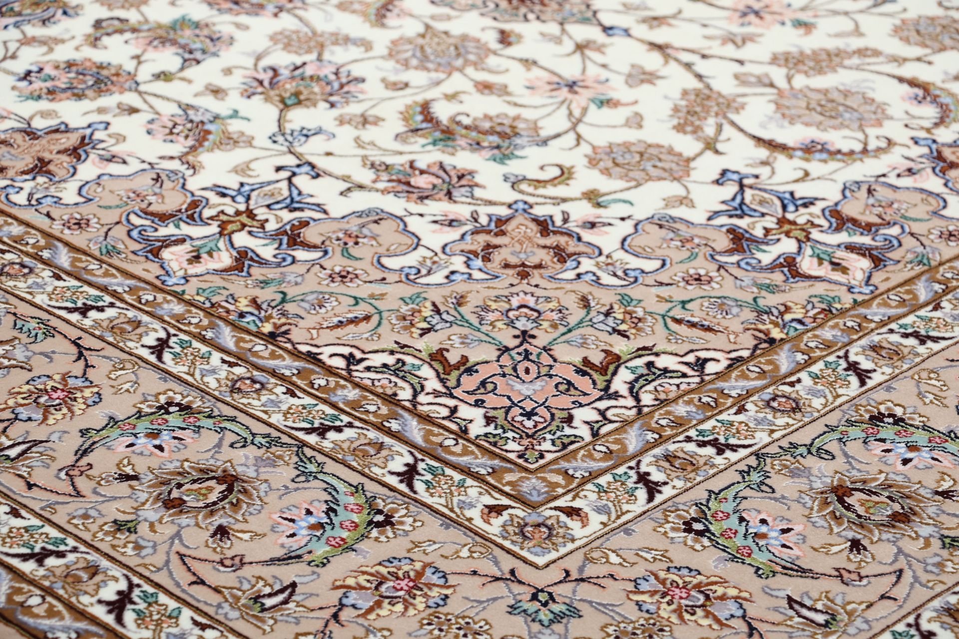 Isfahan Perserteppich 210 × 315 cm aus Wolle & Seide, handgeknüpft