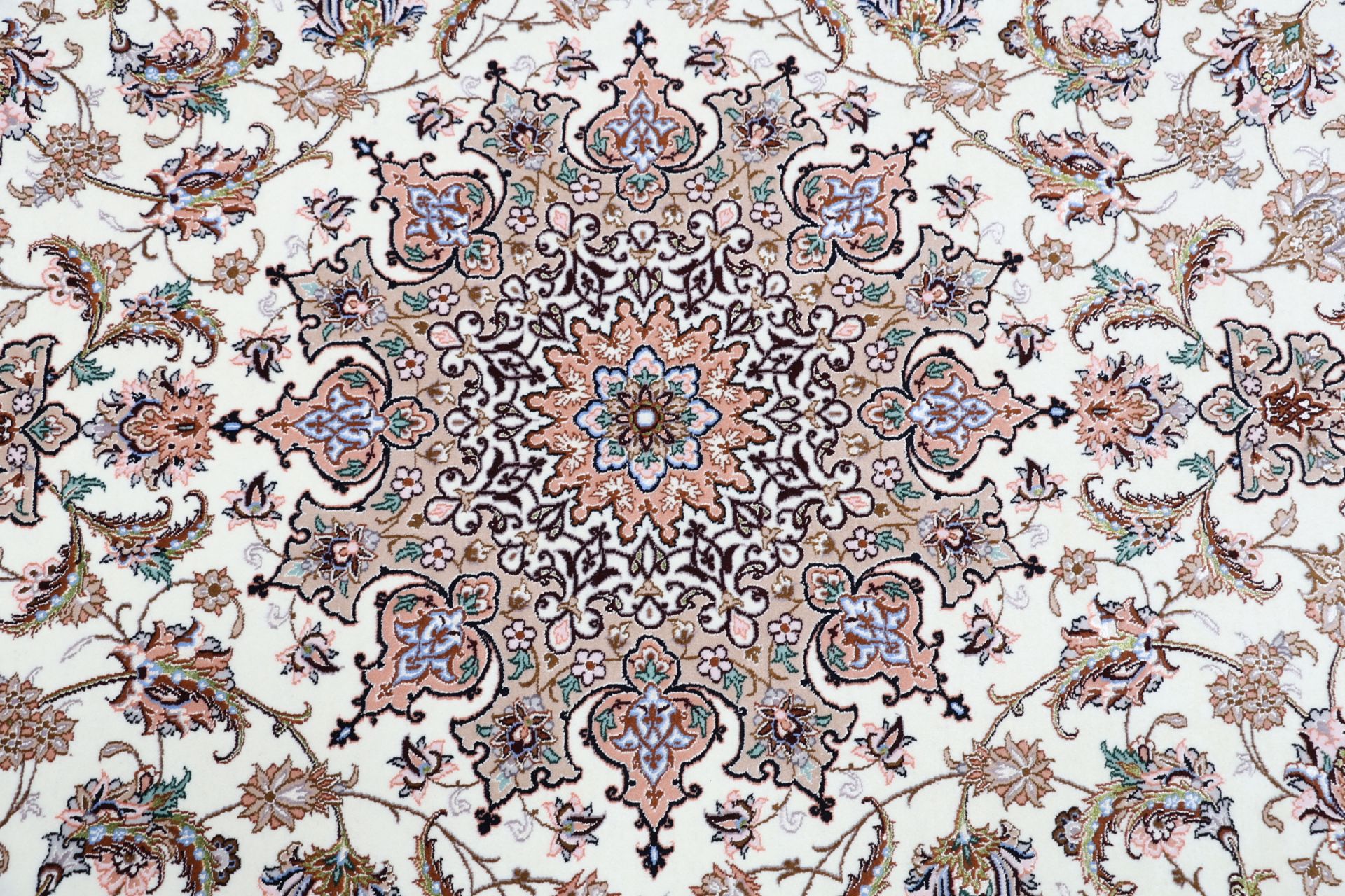 Isfahan Perserteppich 210 × 315 cm aus Wolle & Seide, handgeknüpft