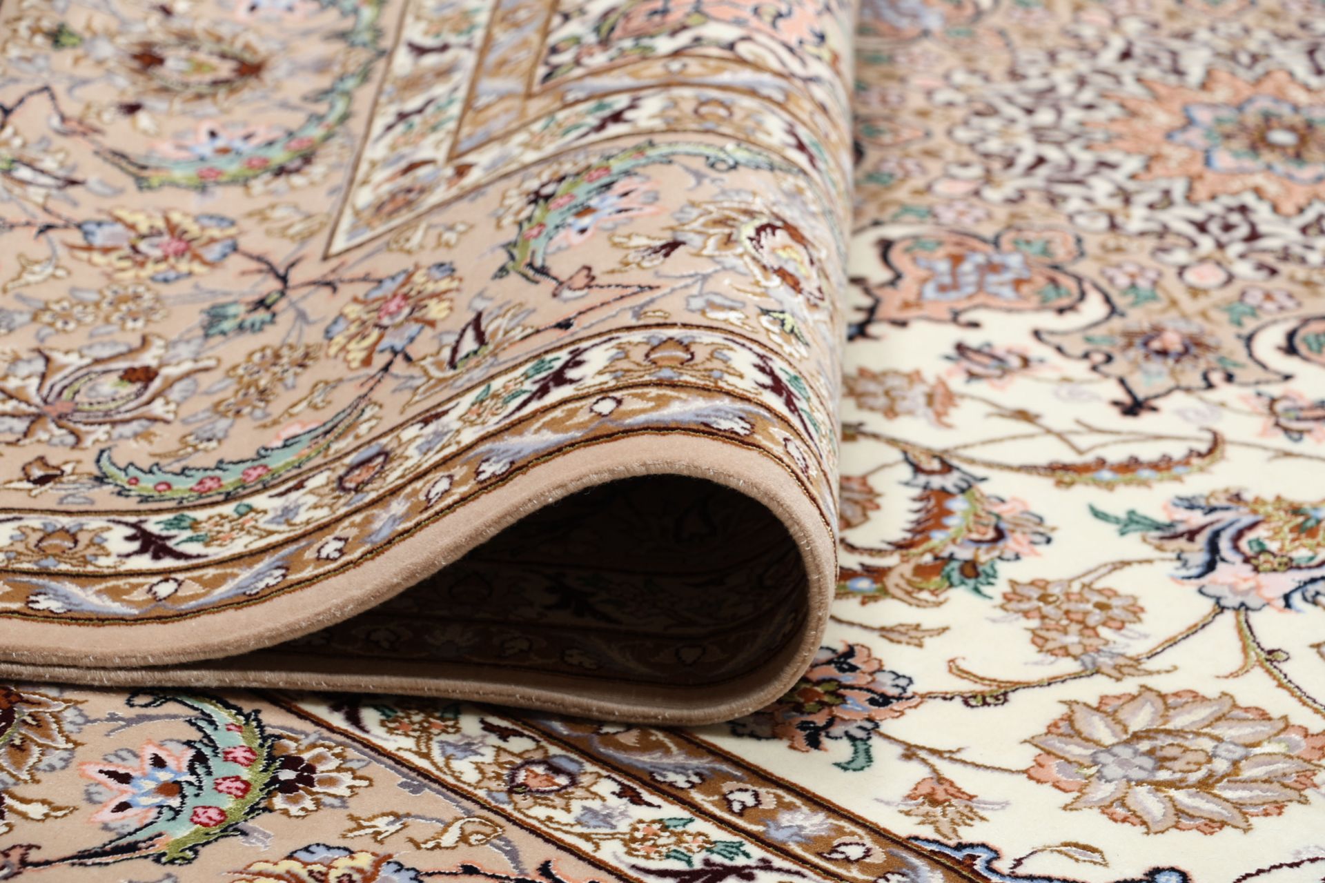Isfahan Perserteppich 210 × 315 cm aus Wolle & Seide, handgeknüpft