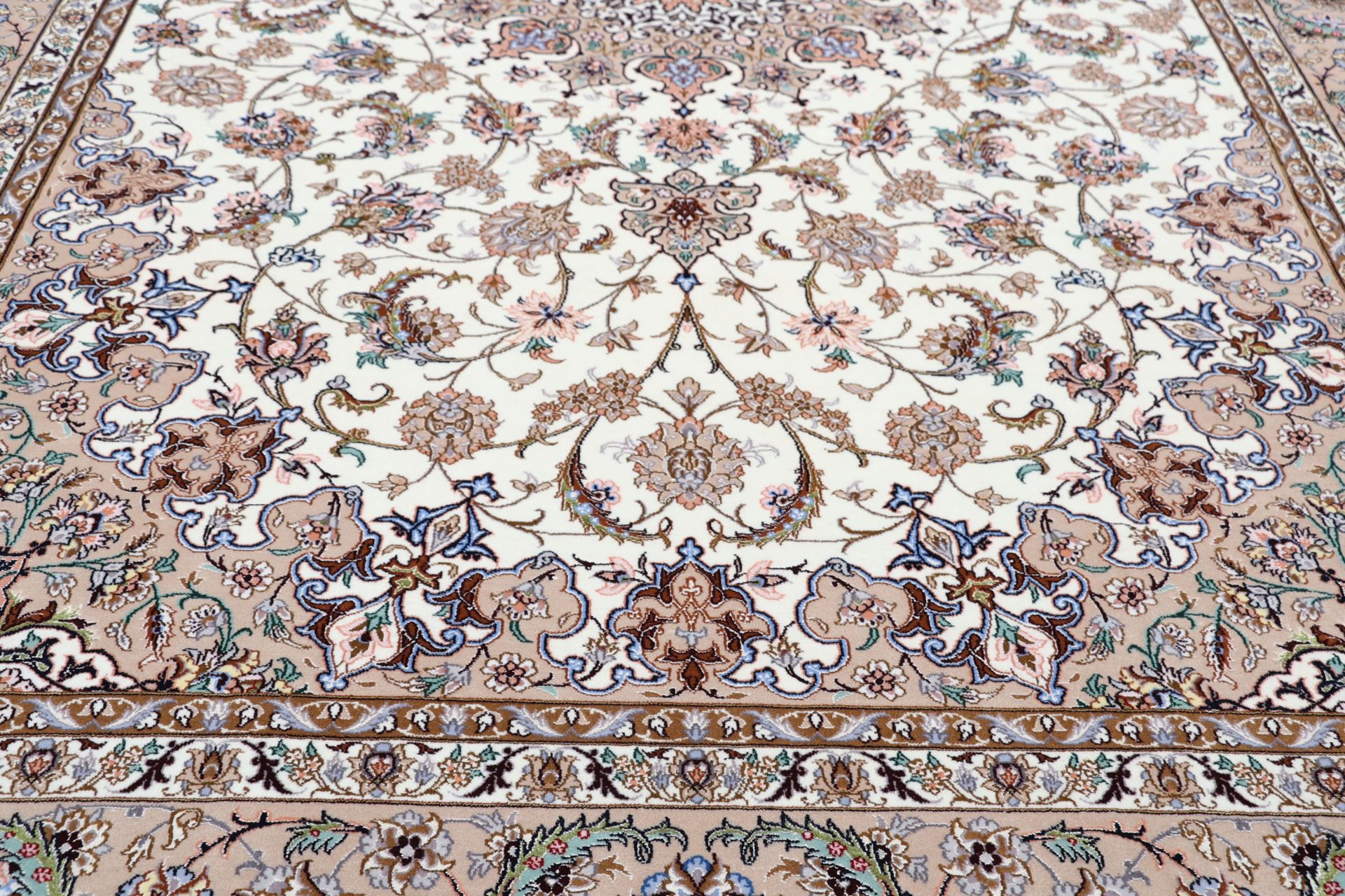 Isfahan Perserteppich 210 × 315 cm aus Wolle & Seide, handgeknüpft