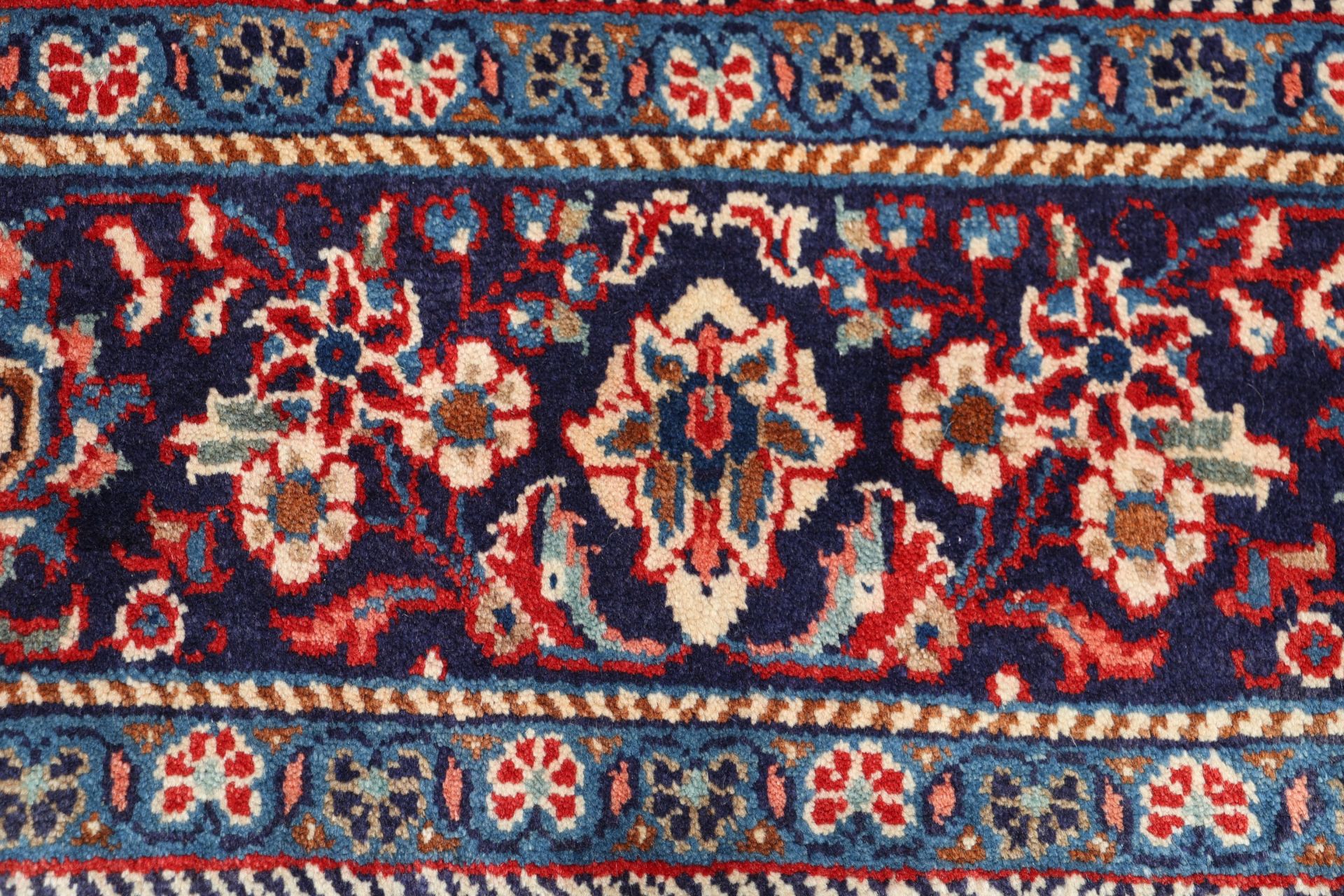 Perserteppich aus Iran, 210 × 320 cm