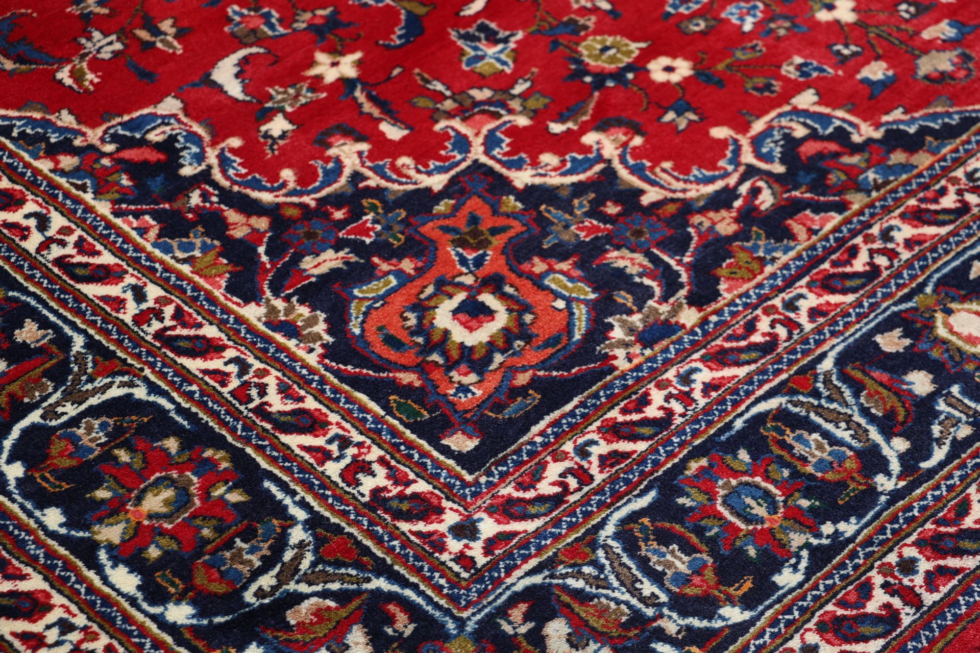 Mashhad Perserteppich aus Iran, 198 × 307 cm