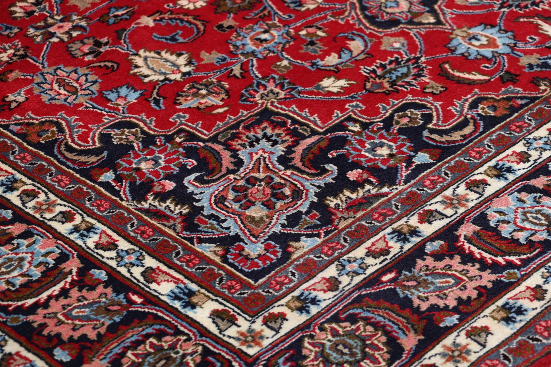 Mashhad Perserteppich aus Iran, 196 × 285 cm
