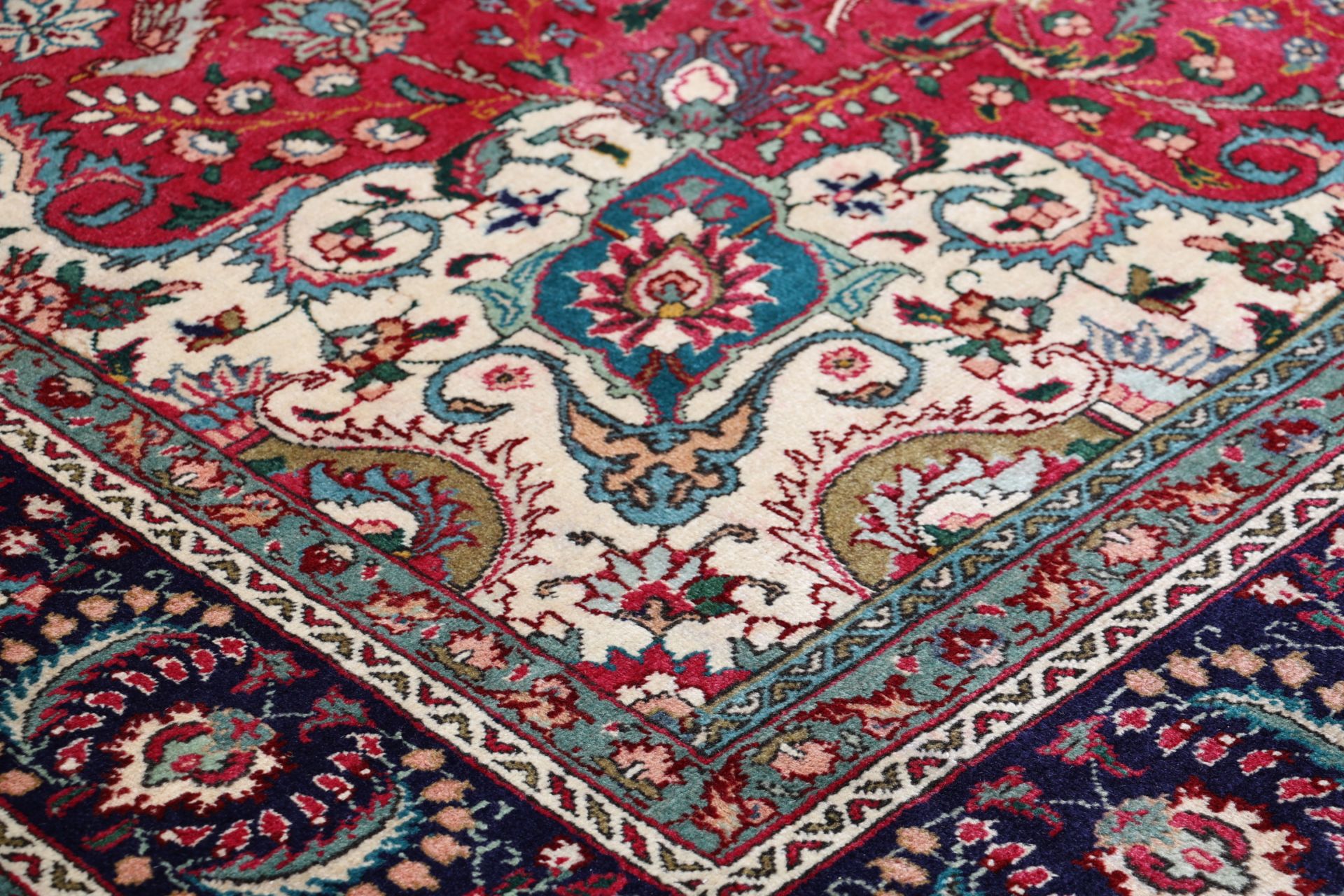 Täbriz Perserteppich aus Iran, 235 × 353 cm