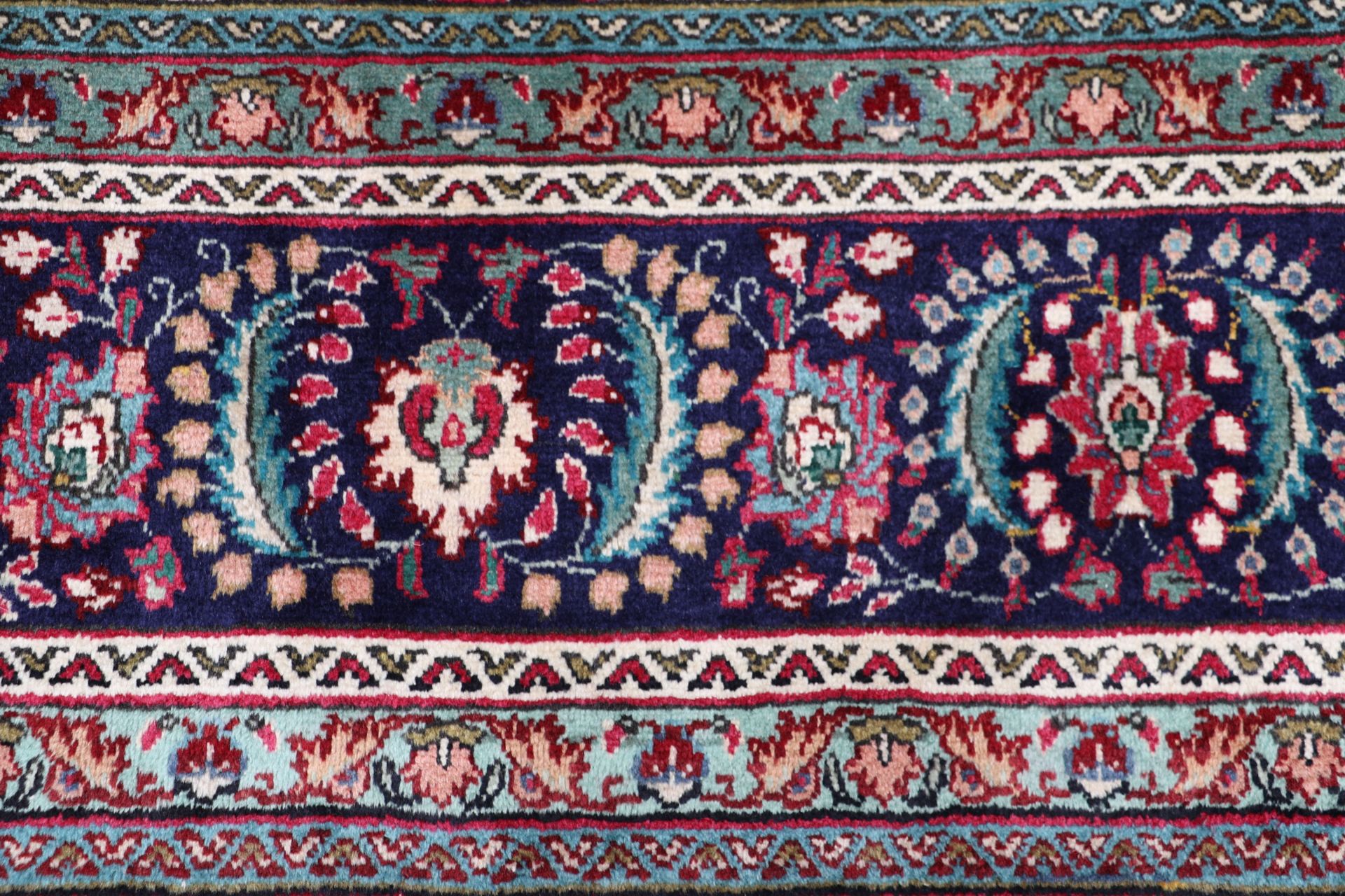 Täbriz Perserteppich aus Iran, 235 × 353 cm