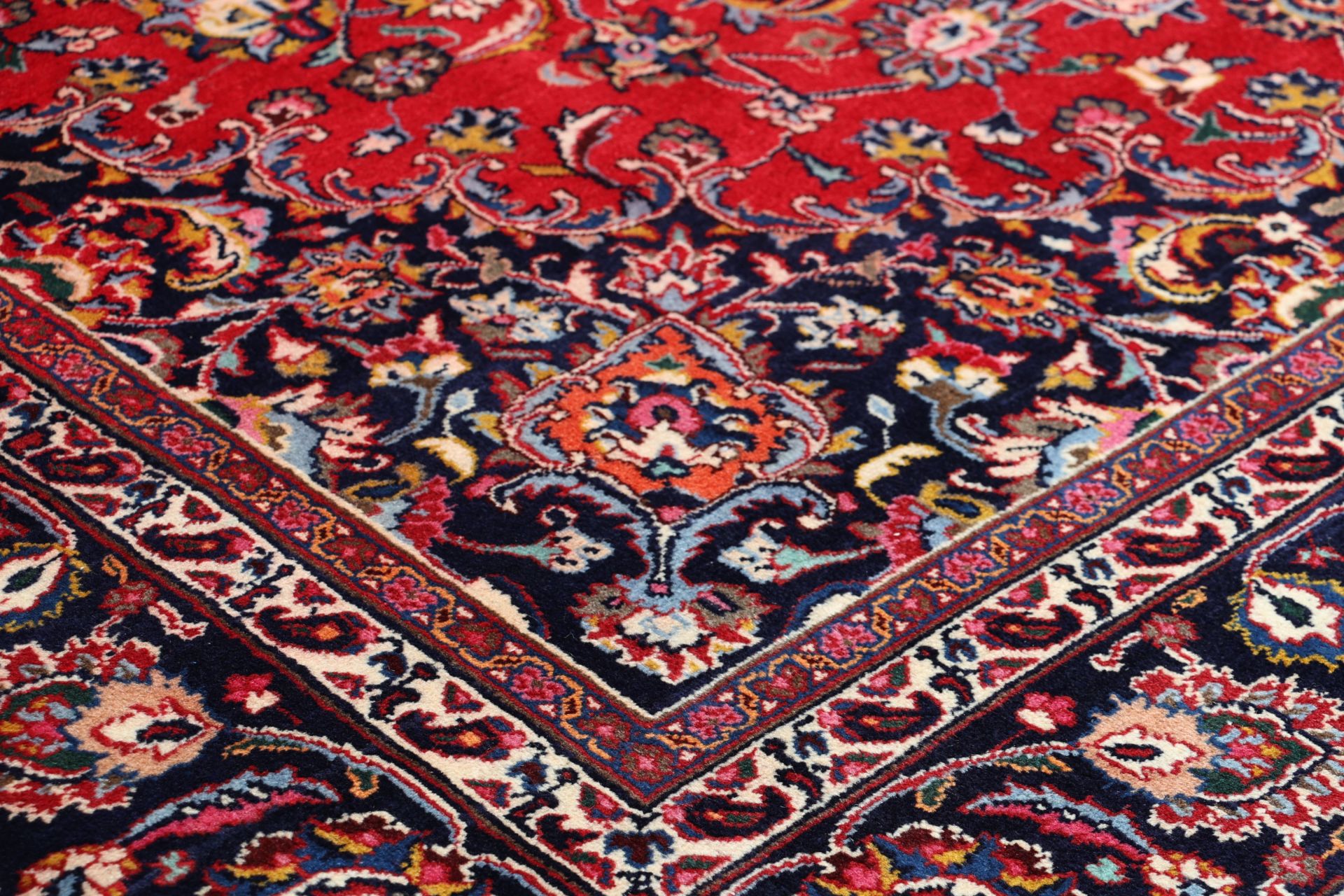 Mashhad Perserteppich aus Iran, 243 × 333 cm