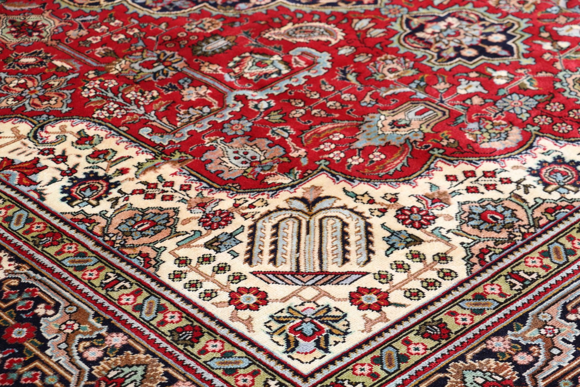 Handgeknüpfter Täbriz Perserteppich 255 × 350 cm