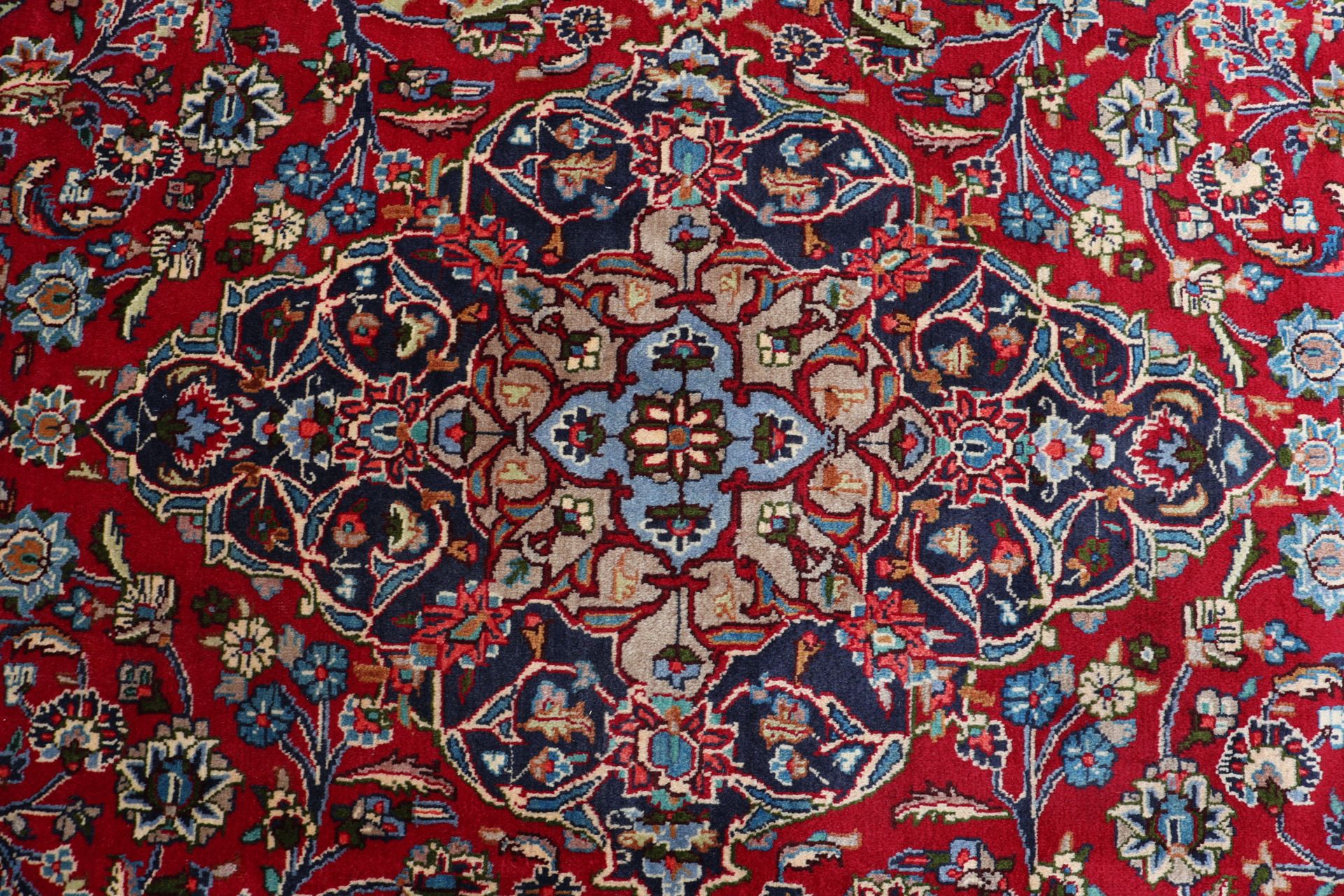 perserteppich-mashad-241-x-348-cm-schurwolle-handgeknupft-8 Mashhad Perserteppich aus Iran, 241 × 348 cm