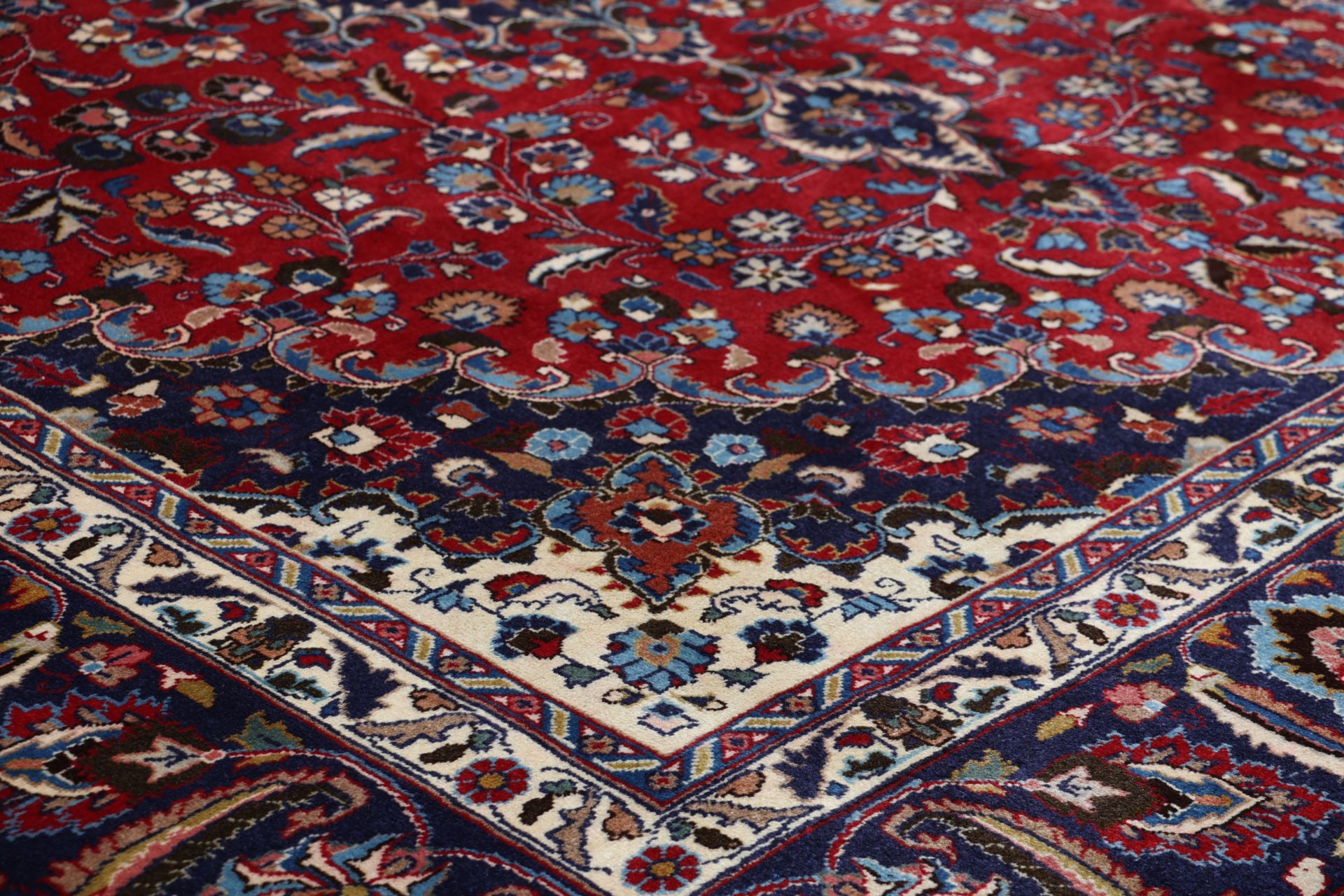 Mashhad Perserteppich 245 × 335 cm aus Wolle, handgeknüpft