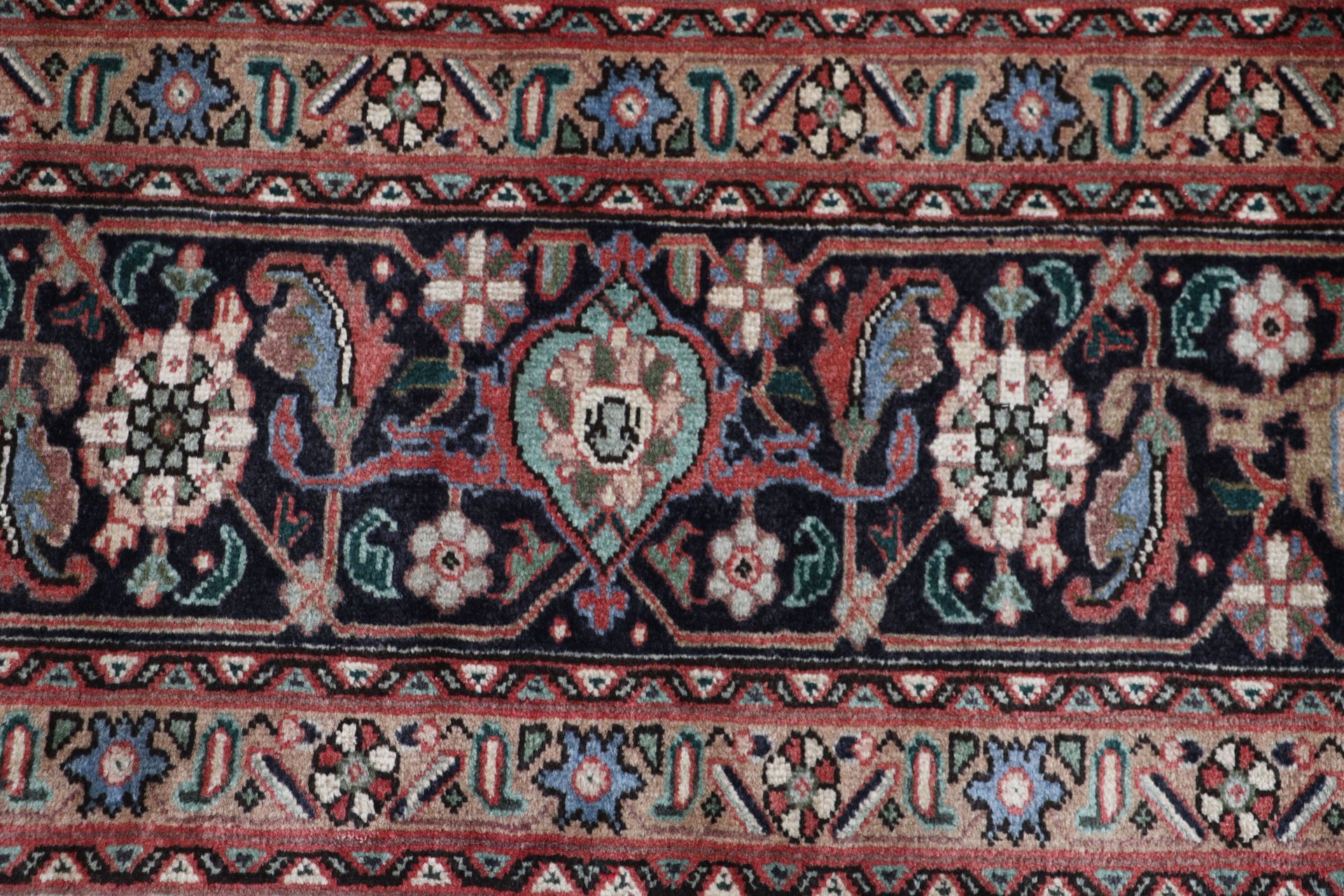 Täbriz Perserteppich 246 × 342 cm aus Wolle, handgeknüpft