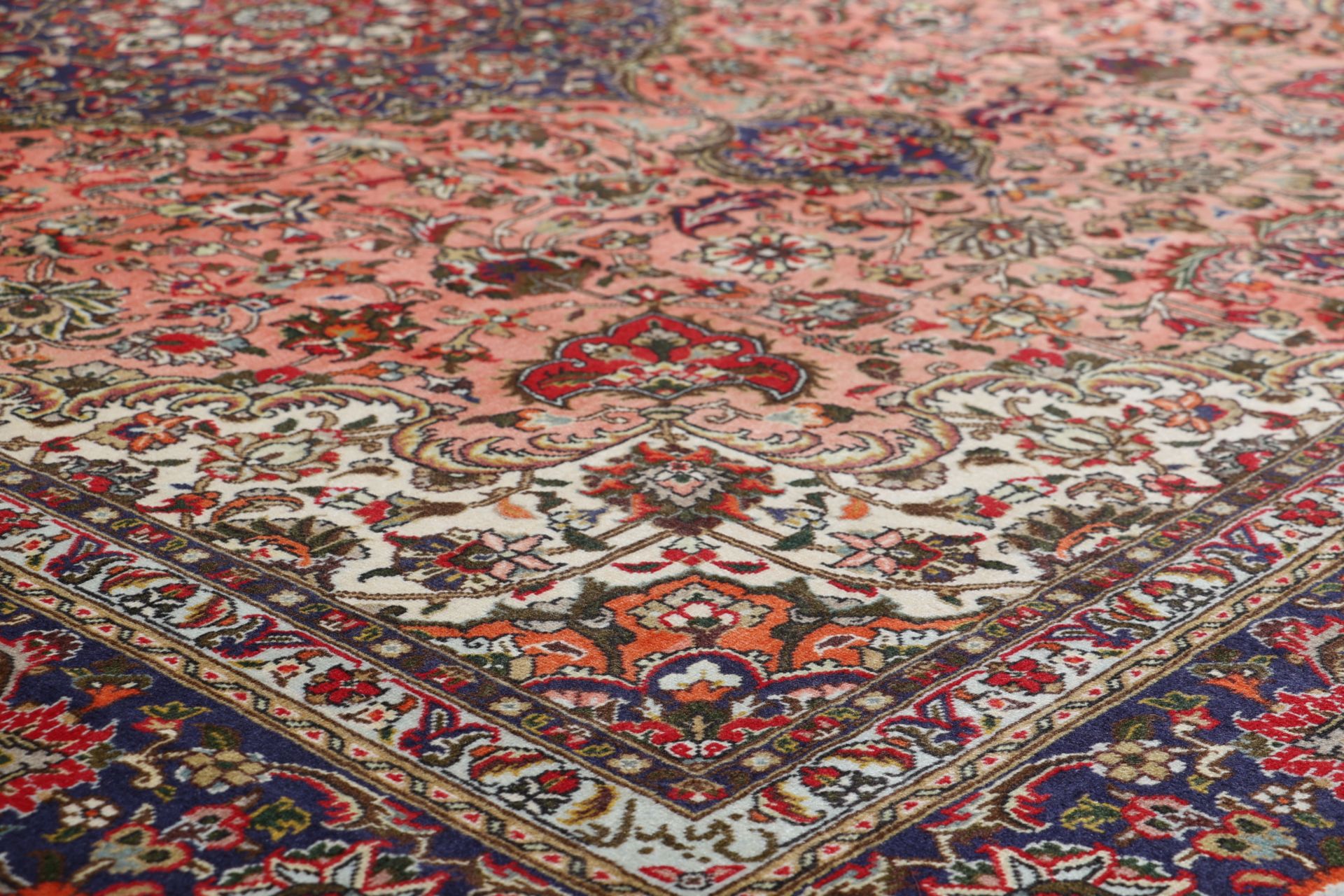 Handgeknüpfter Täbriz Perserteppich 243 × 340 cm