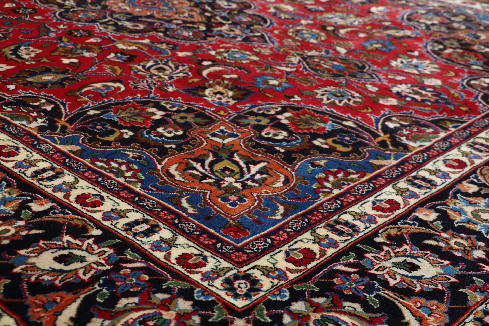 Mashhad Perserteppich aus Iran, 246 × 293 cm