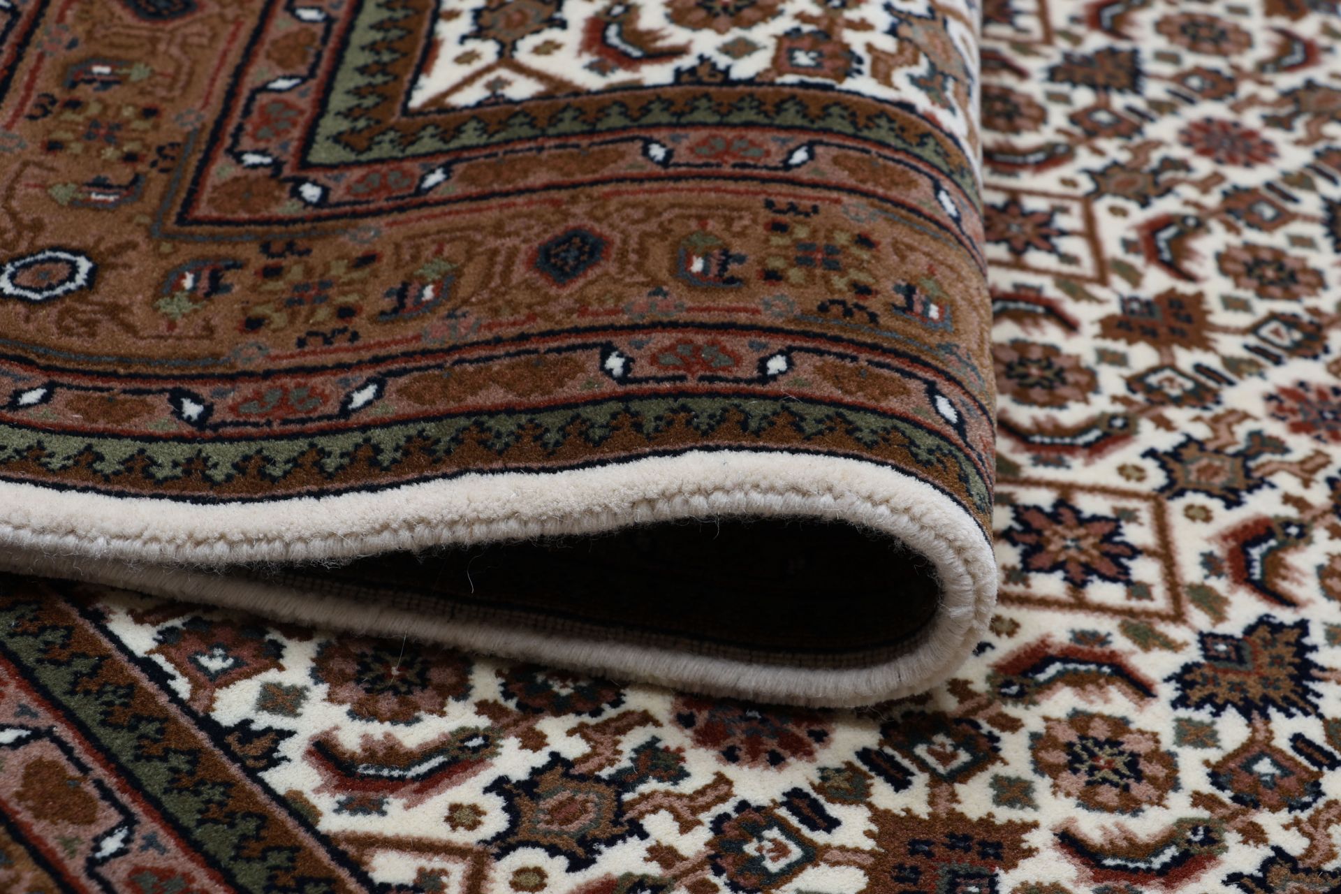 Bijar Orientteppich aus Indien, 141 × 202 cm