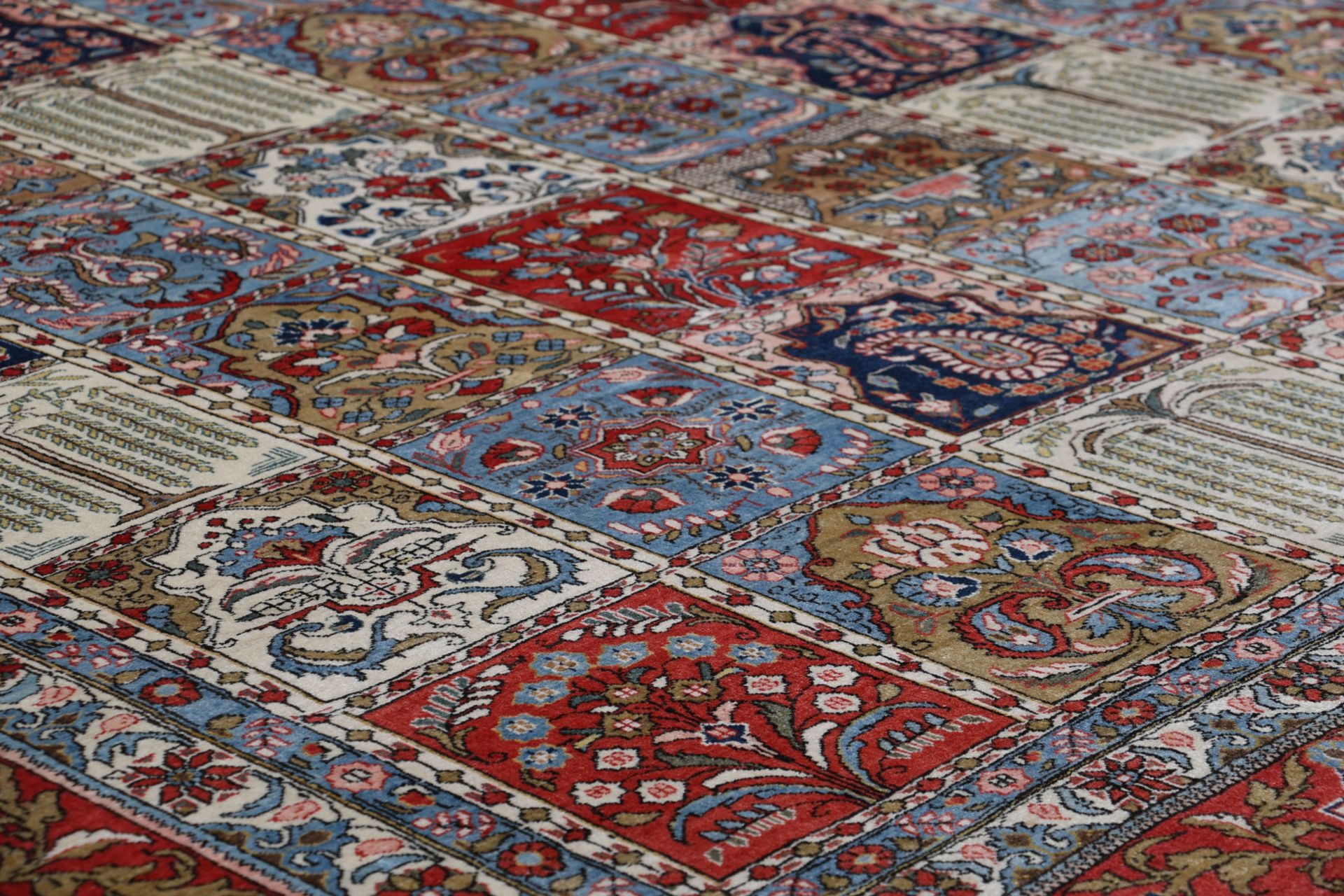 perserteppich-ghom-327-x-418-cm-schurwolle-handgeknupft-antik-3 Ghom Perserteppich 327 × 418 cm aus Wolle, handgeknüpft