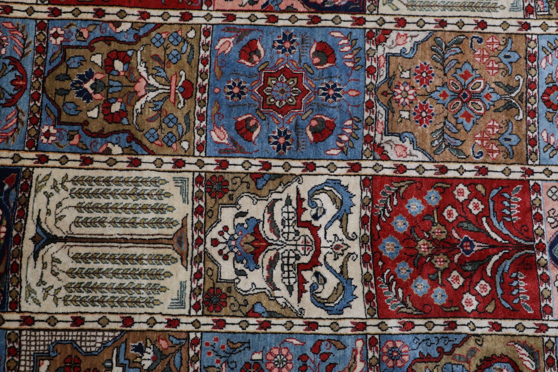 perserteppich-ghom-327-x-418-cm-schurwolle-handgeknupft-antik-6 Ghom Perserteppich 327 × 418 cm aus Wolle, handgeknüpft