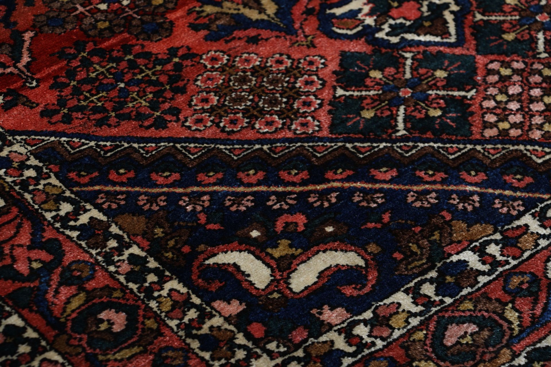 Antiker Bakhtiari Perserteppich, 142 × 220 cm, Wolle