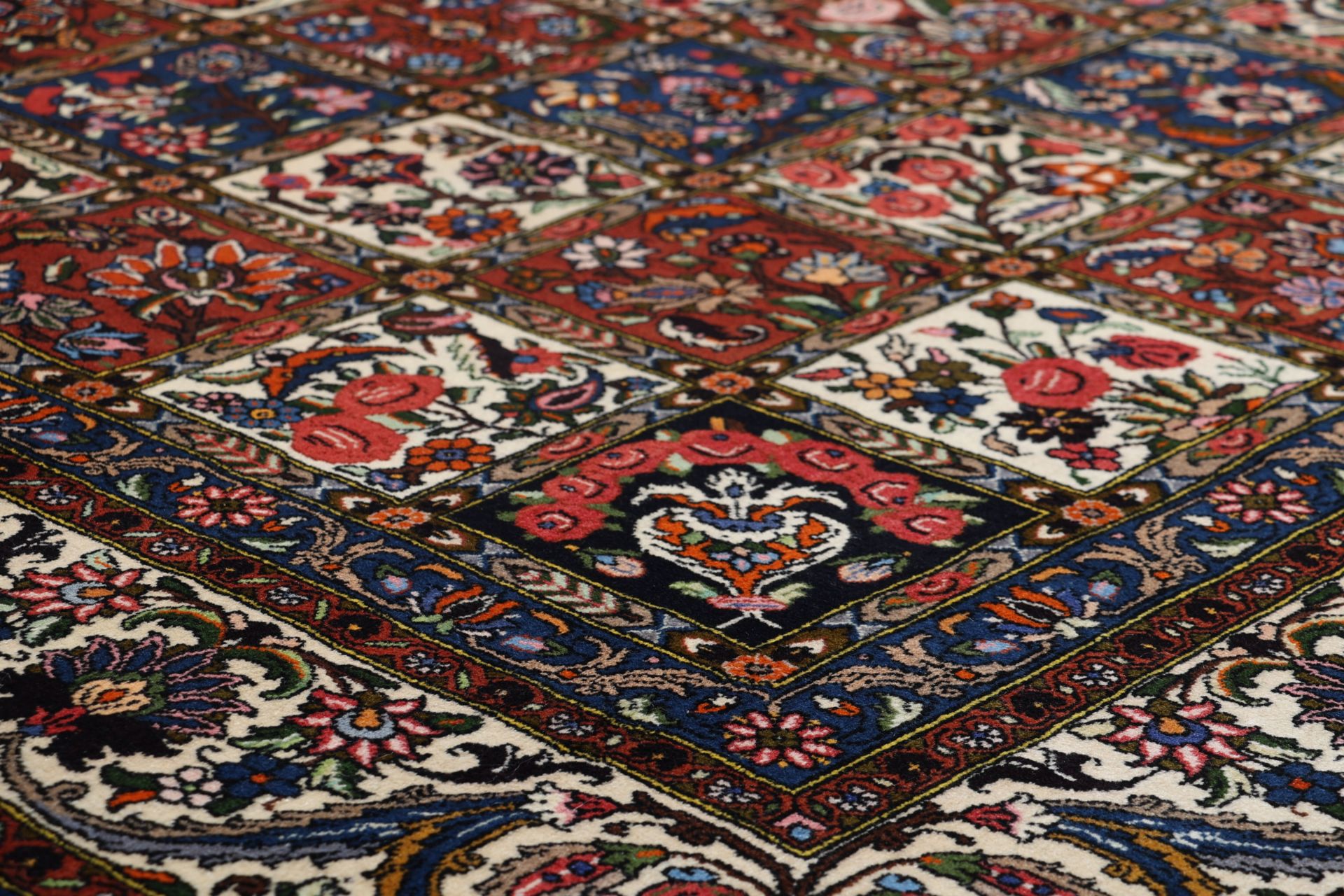 Handgeknüpfter Bakhtiari Perserteppich, 254 × 360 cm, Wolle