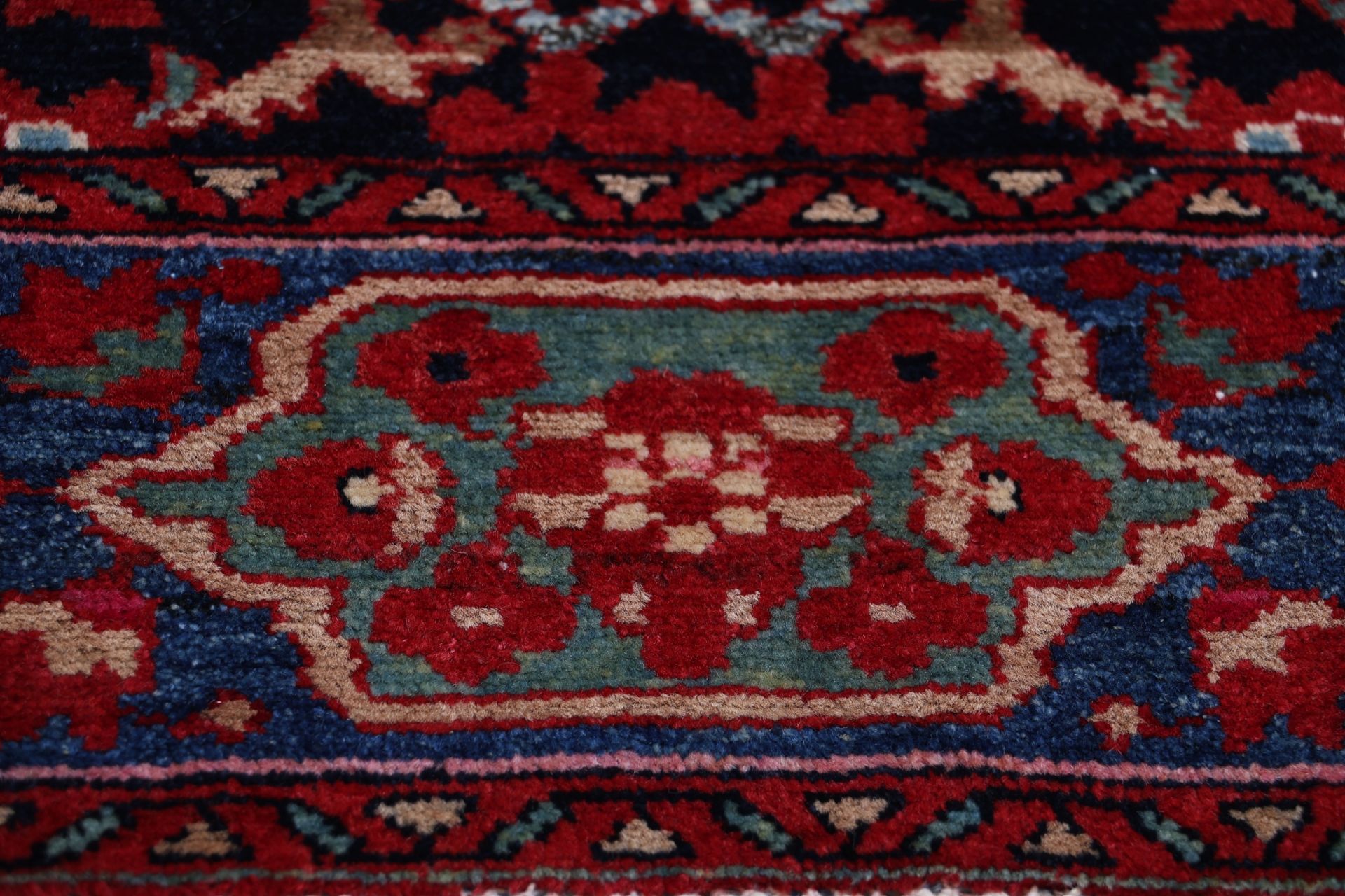 Antiker Loribaft Perserteppich aus Iran, 130 × 196 cm