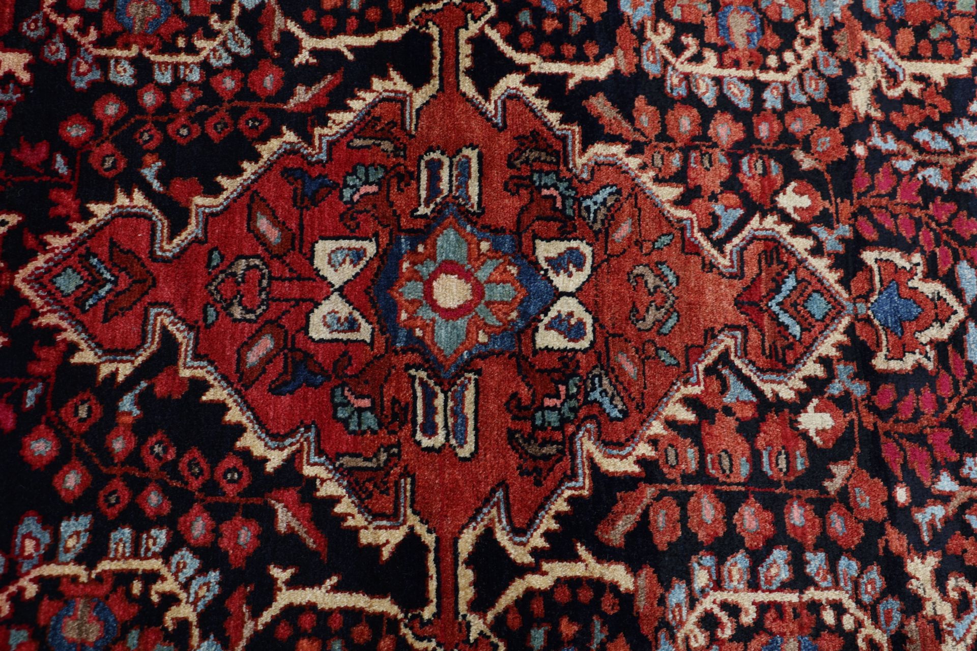 Antiker Loribaft Perserteppich aus Iran, 130 × 196 cm