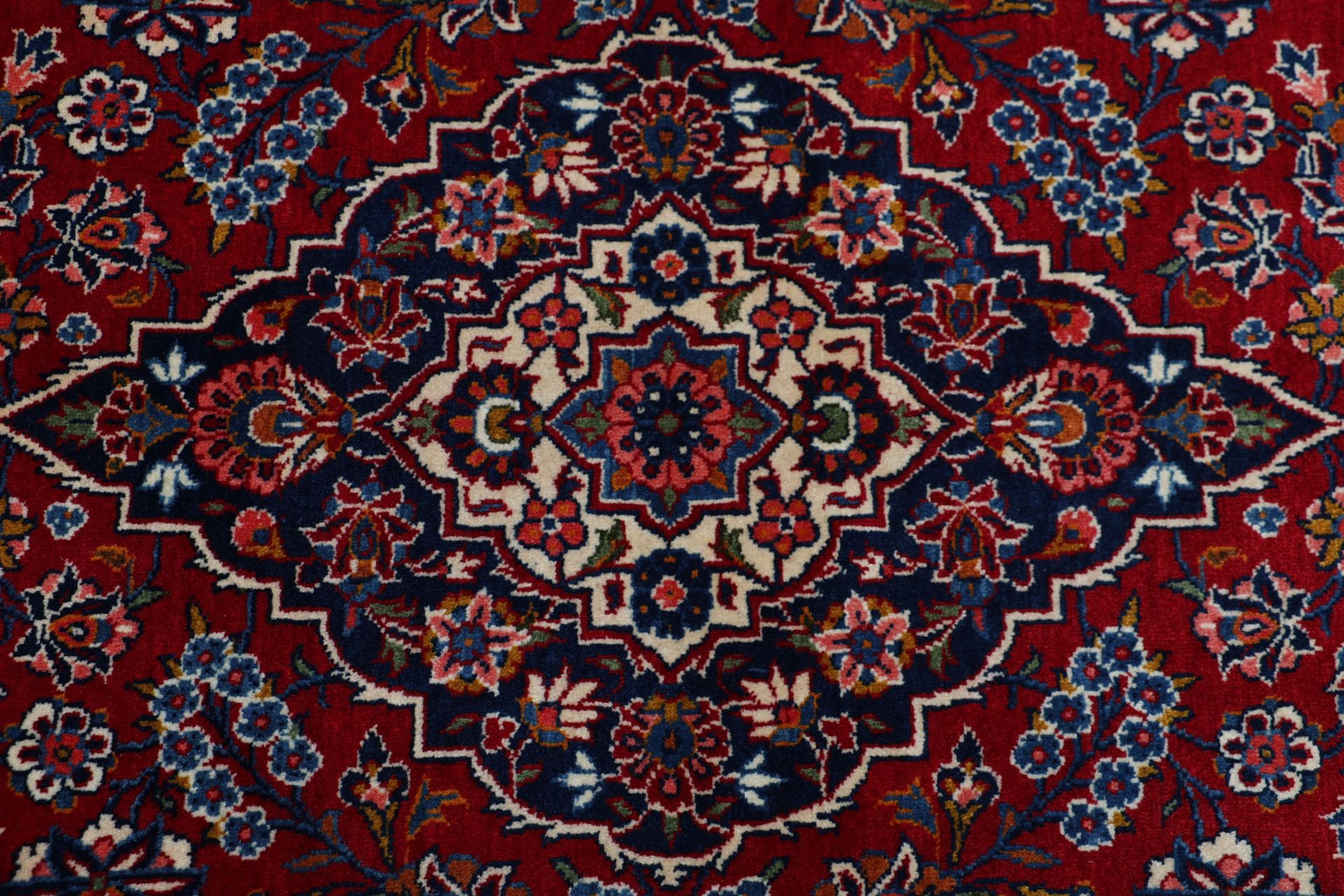 Kashan Perserteppich 140 × 213 cm aus Wolle, handgeknüpft
