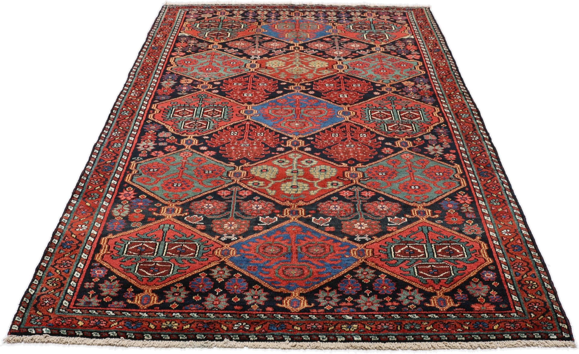 Antiker Bakhtiari Perserteppich aus Iran, 137 × 218 cm