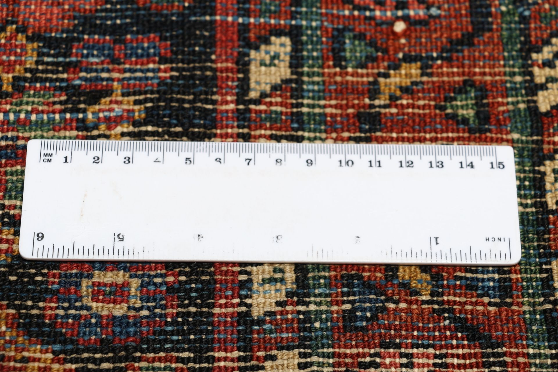 Antiker Bakhtiari Perserteppich aus Iran, 137 × 218 cm