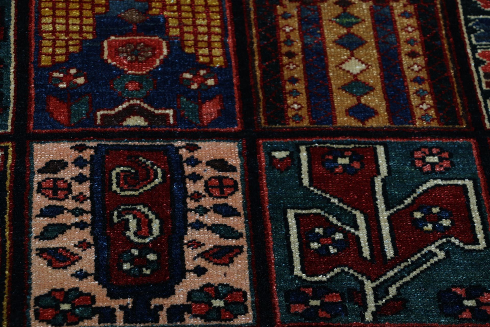 Antiker Bakhtiari Perserteppich, 162 × 205 cm, Wolle