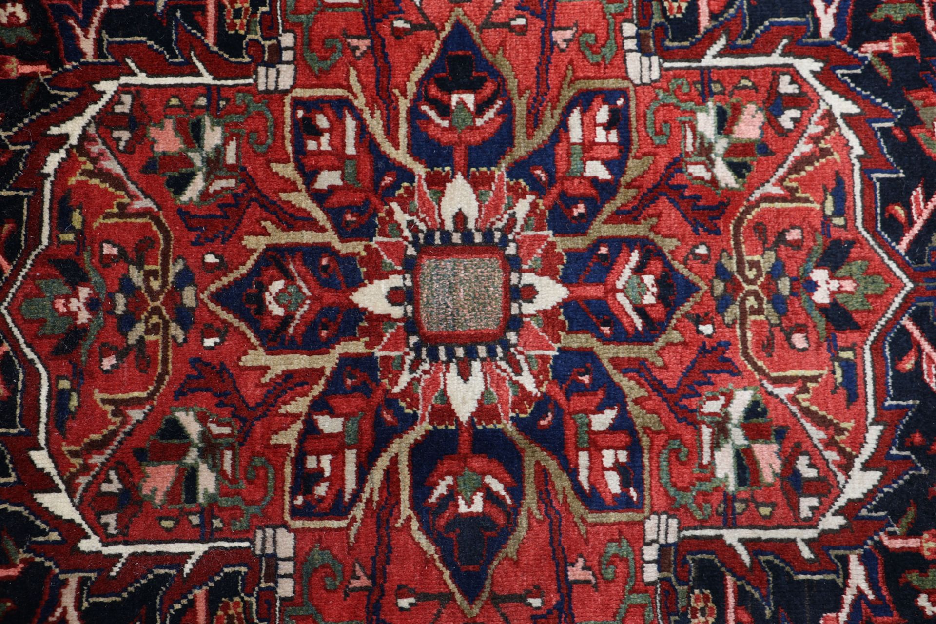 Handgeknüpfter Heriz Perserteppich 260 × 362 cm