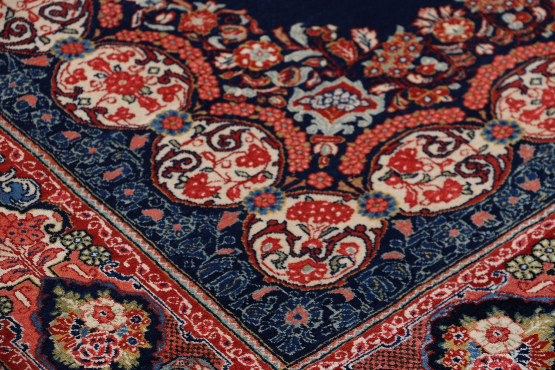 Antiker Sarough Perserteppich aus Iran, 135 × 201 cm