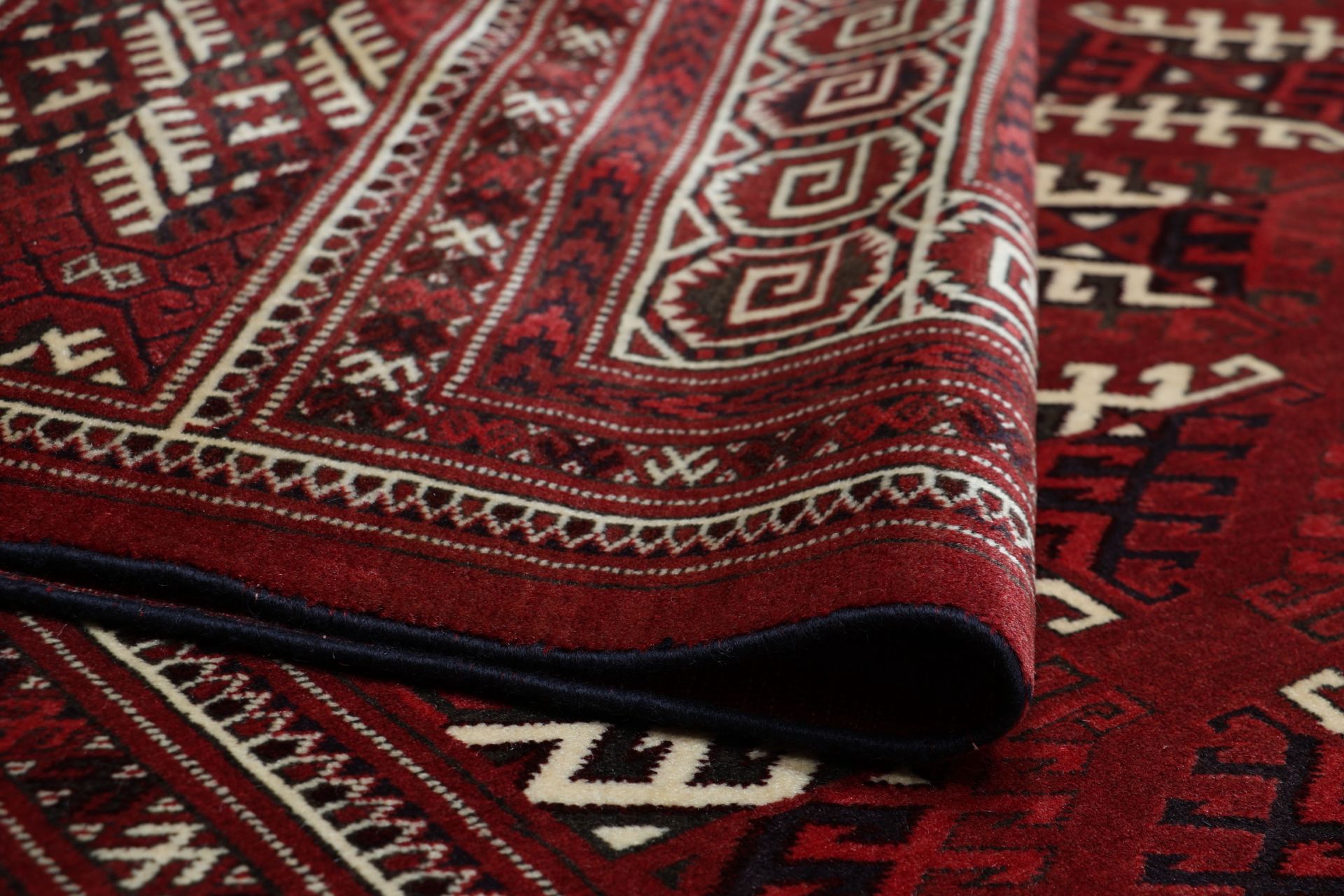 Turkmen Perserteppich aus Iran, 255 × 376 cm