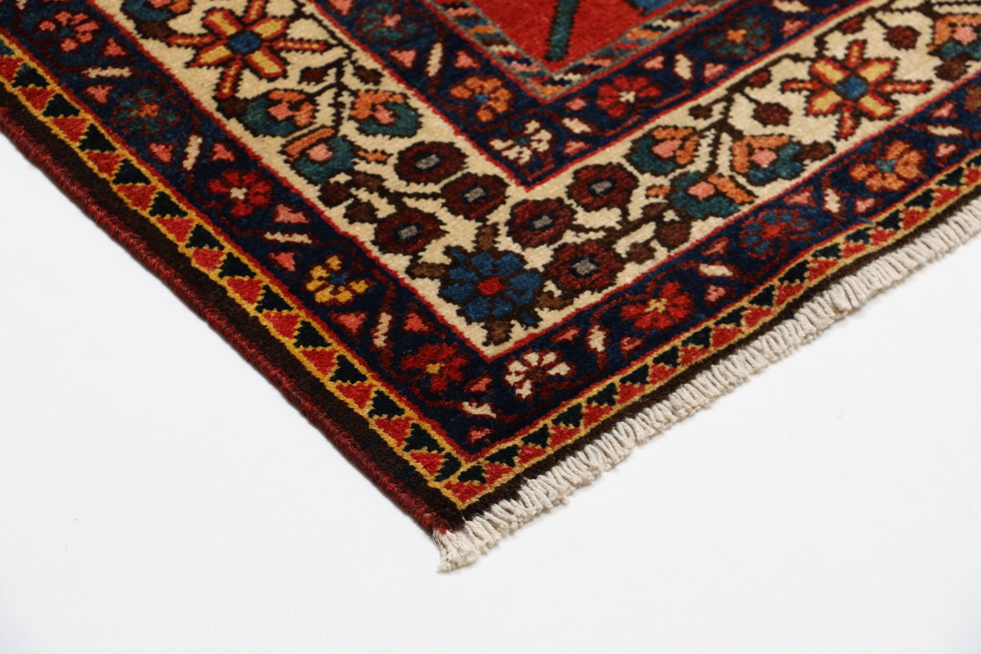 Bakhtiari Perserteppich 141 × 219 cm aus Wolle, handgeknüpft