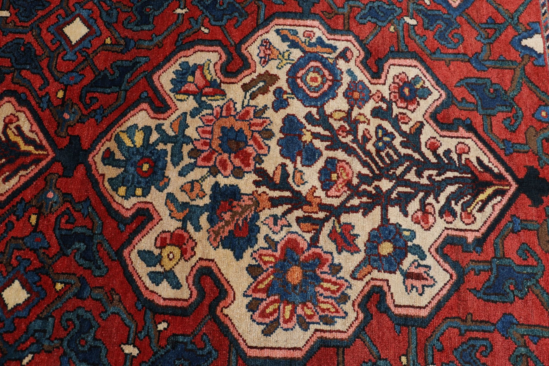 Bakhtiari Perserteppich 141 × 219 cm aus Wolle, handgeknüpft