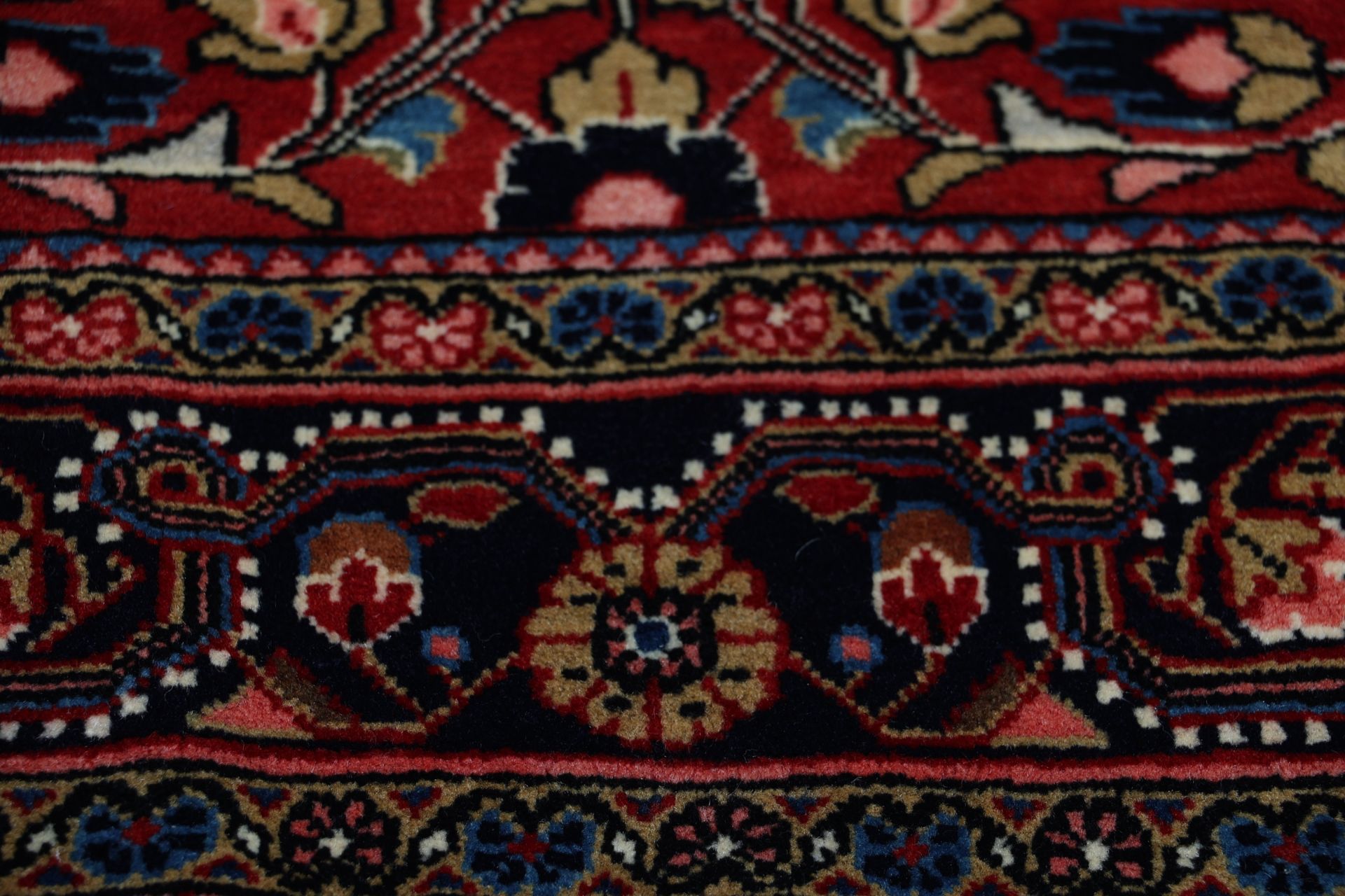 Antiker Perserteppich aus Iran, 138 × 215 cm