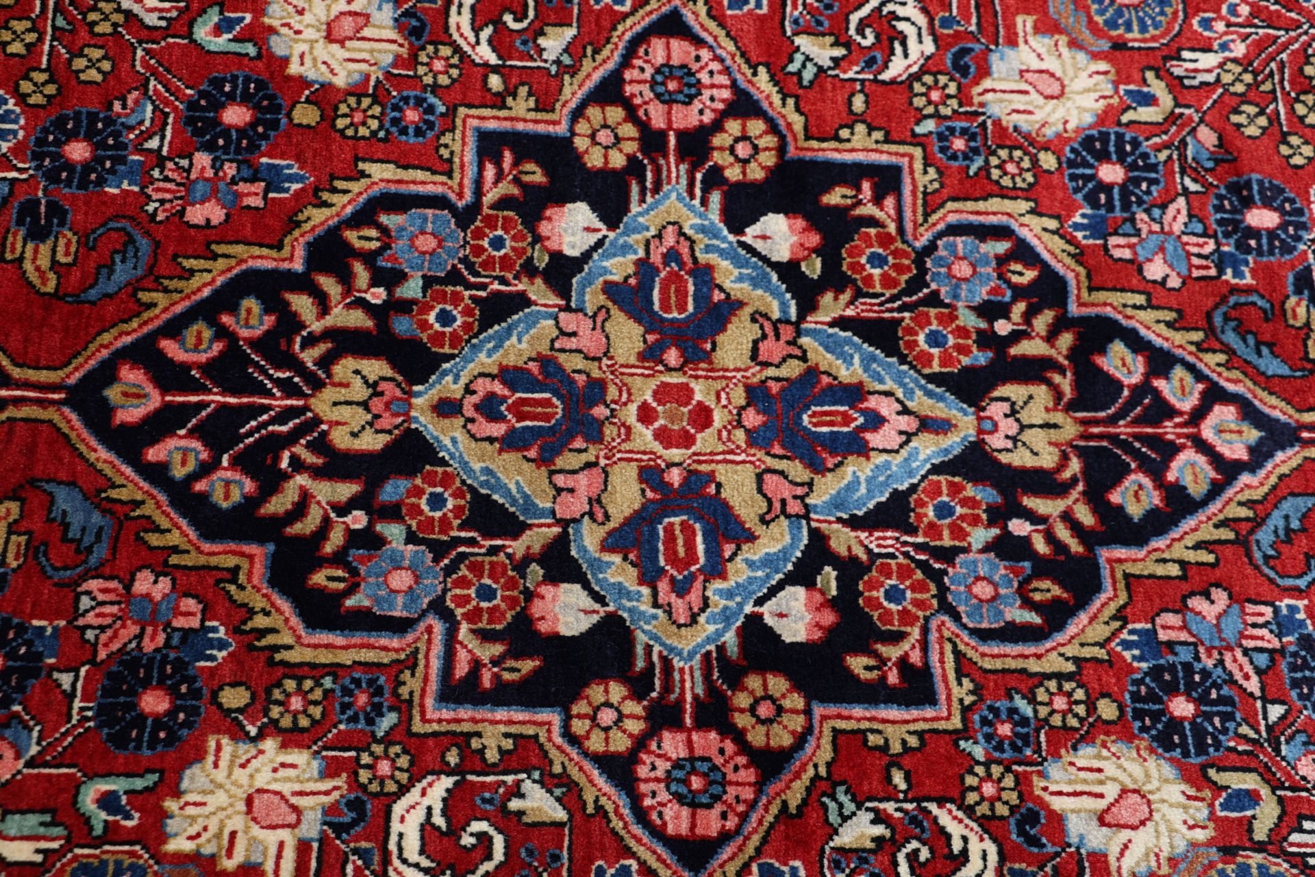 Antiker Perserteppich aus Iran, 138 × 215 cm