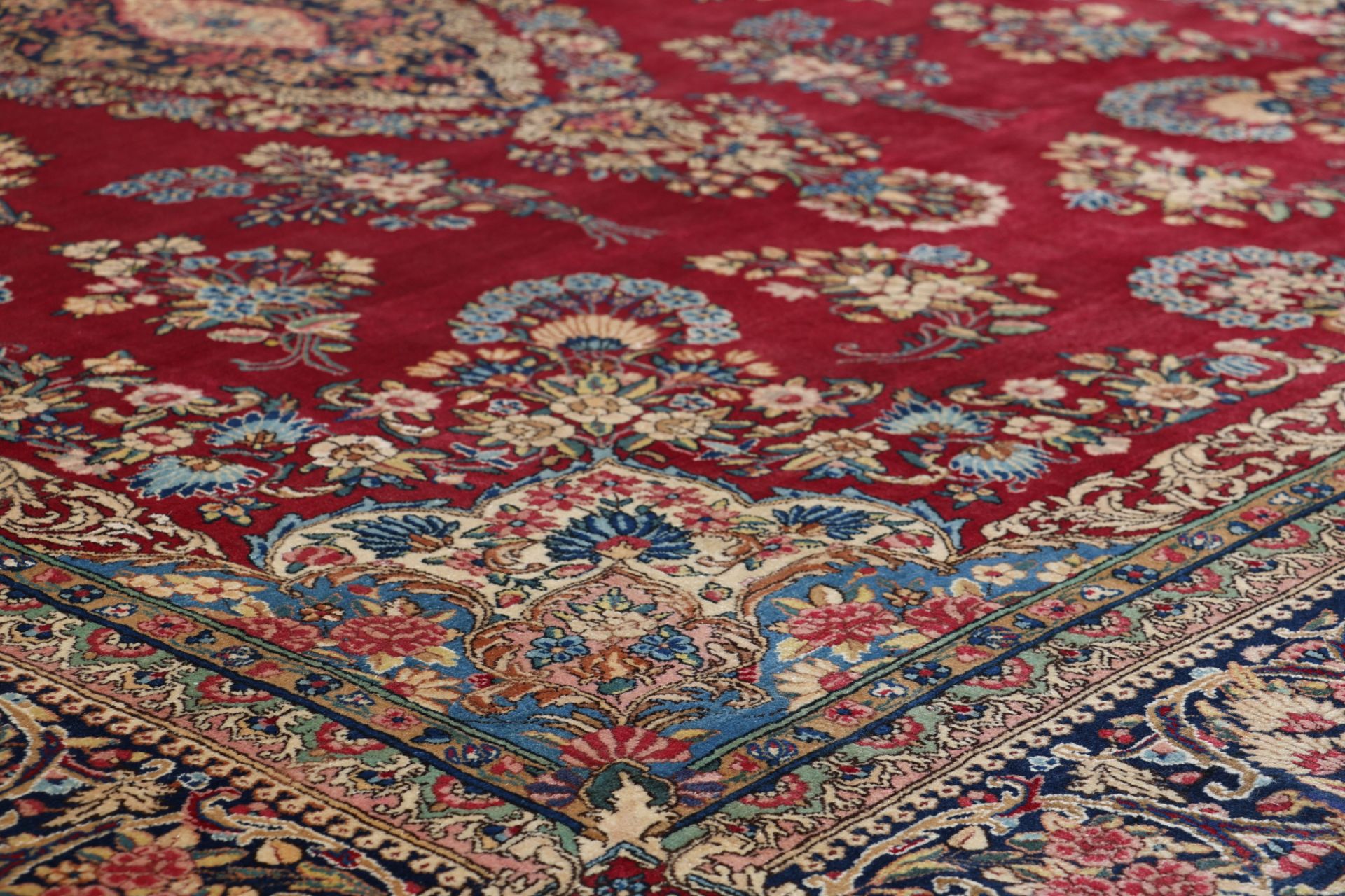 Kerman Perserteppich 272 × 376 cm aus Wolle, handgeknüpft
