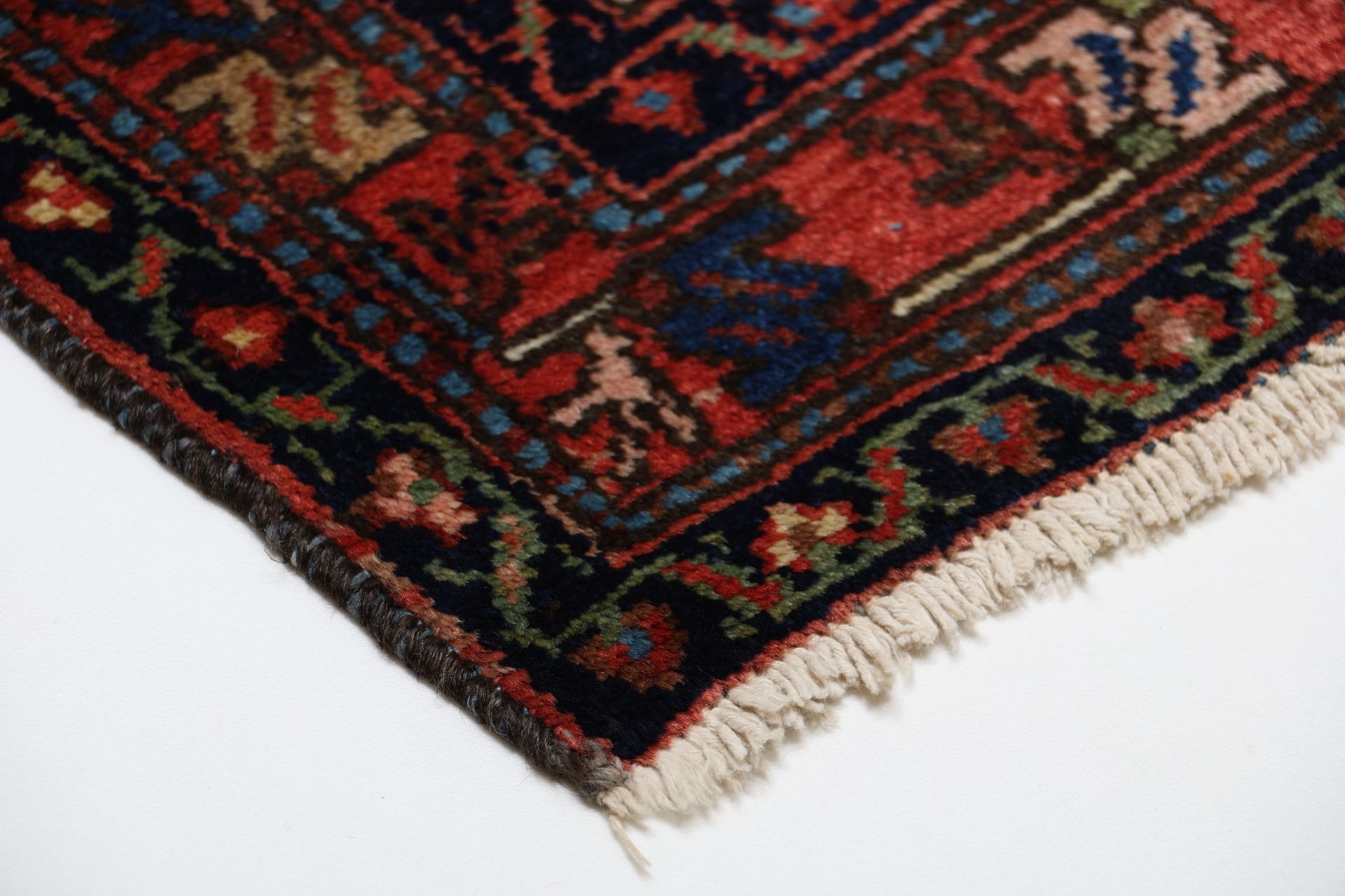 Antiker Hamadan Perserteppich aus Iran, 132 × 195 cm