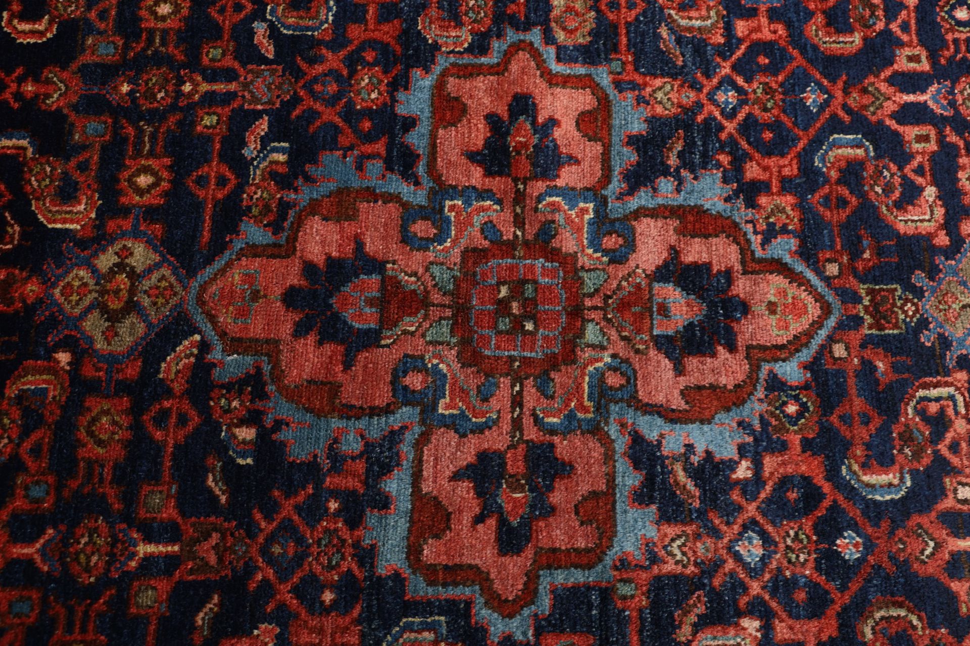 Antiker Hamadan Perserteppich aus Iran, 132 × 195 cm