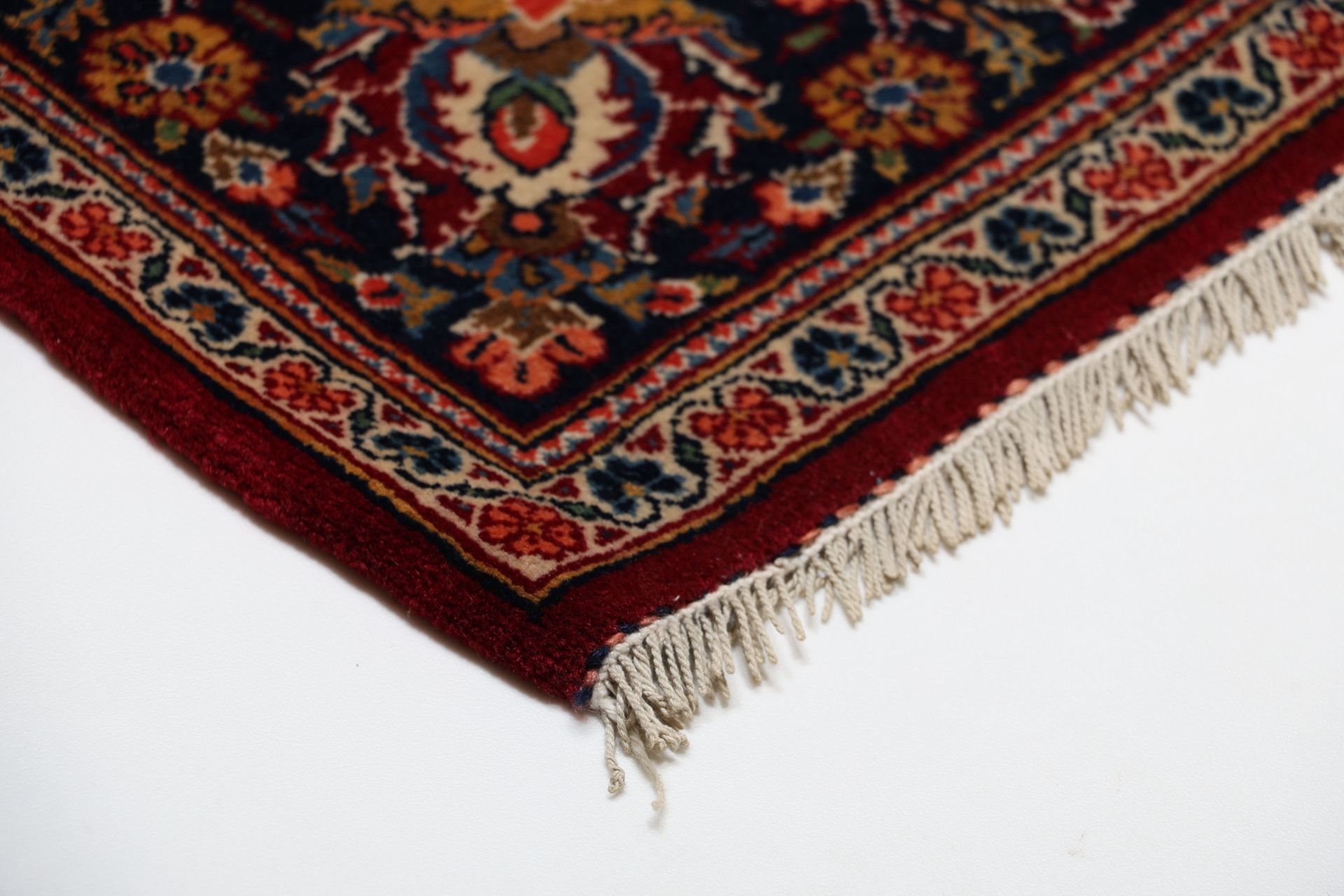 Antiker Kashan Perserteppich aus Iran, 131 × 205 cm